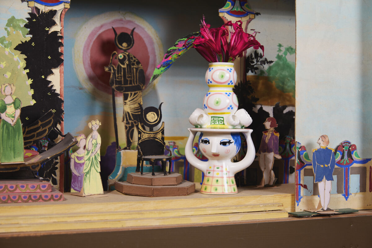 Lady with hat Lysestage H16 cm pink