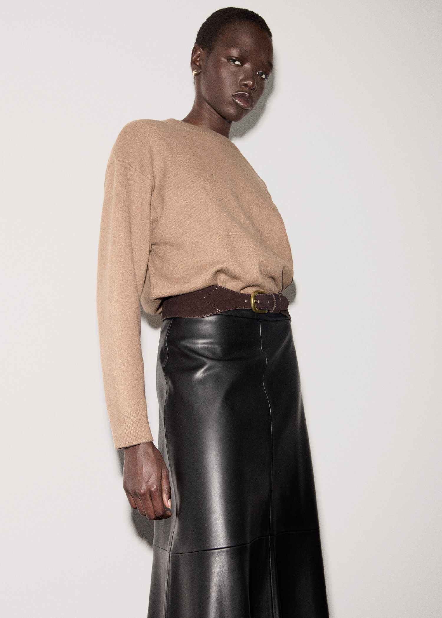 Round-neck knitted sweater