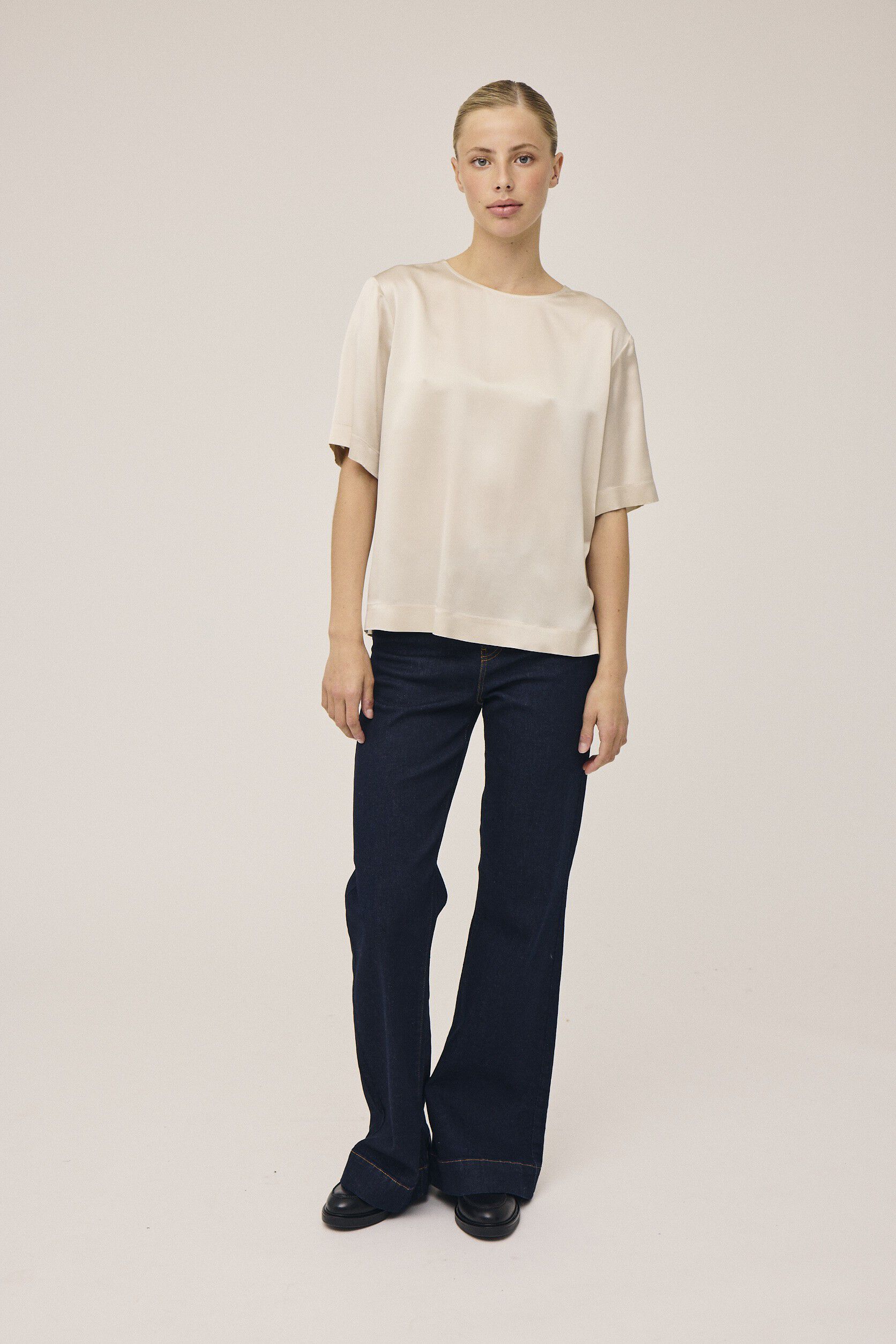 Gia 2 Kort&aelig;rmede bluse - 100% silke