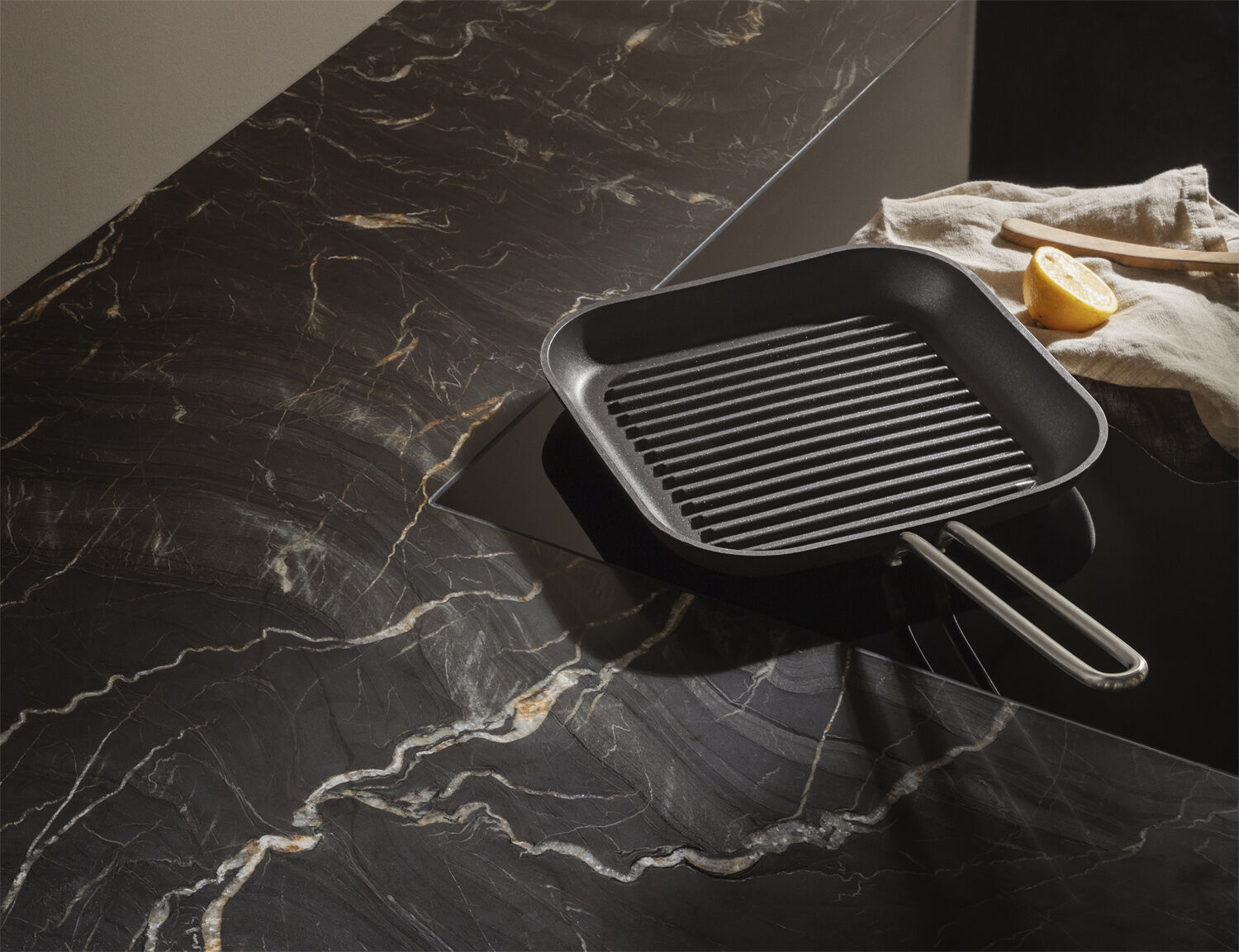 Professional Grillstegepande 28x28 cm keramisk Slip-Let&reg; bel