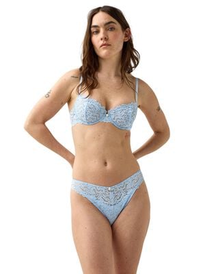 Unpadded wire bra in sheer lace and