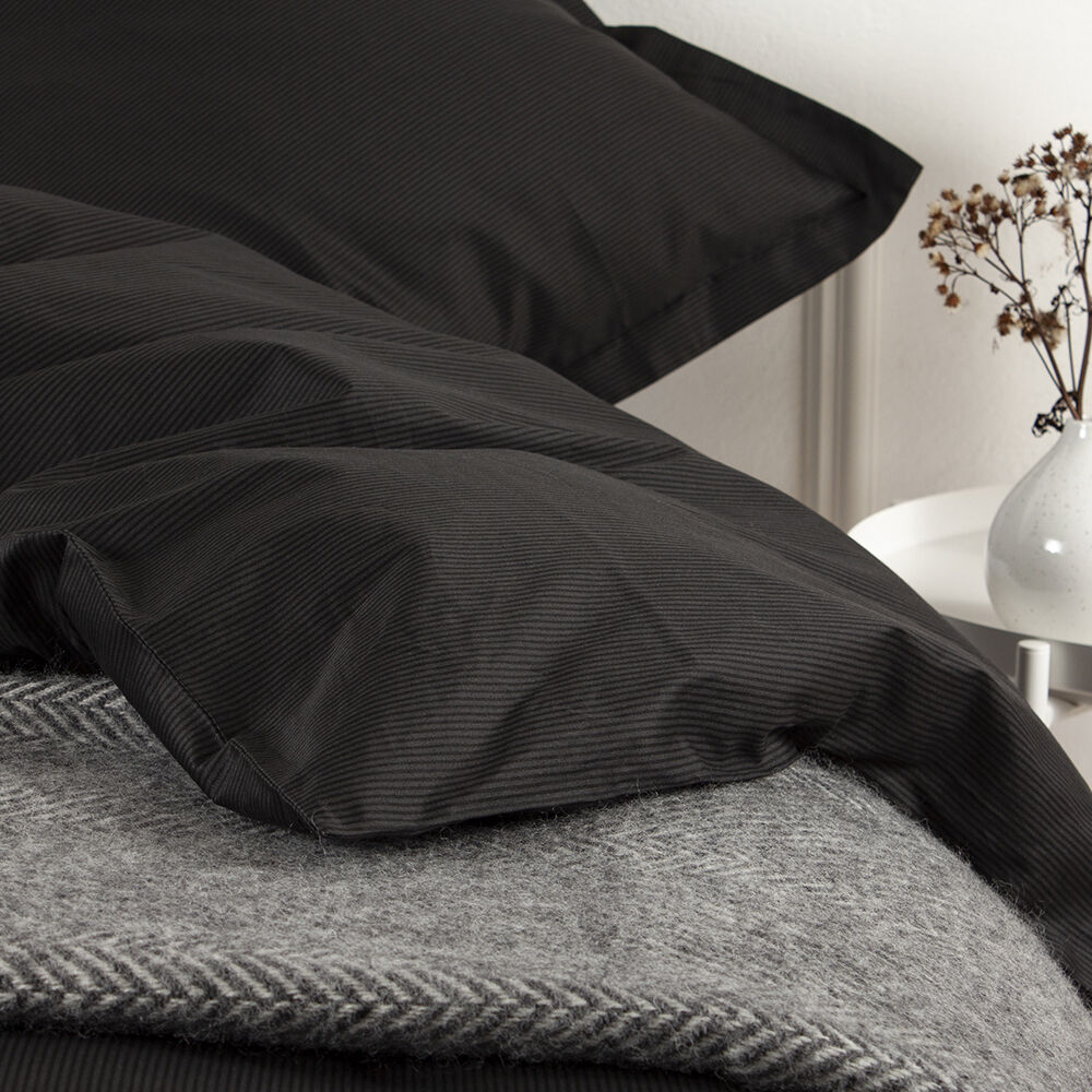 Raie b?ddset gr&aring;svart