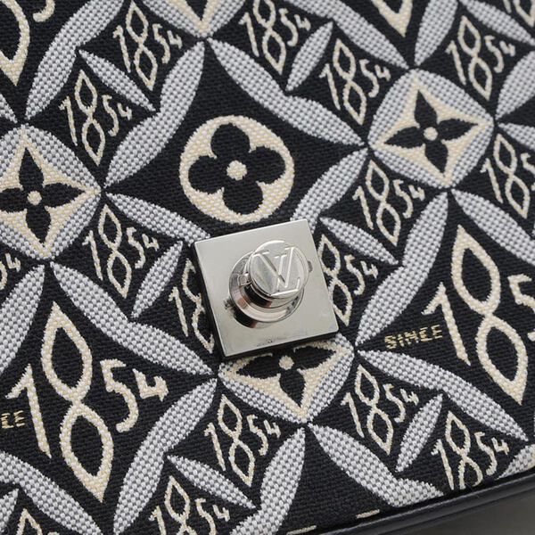 Louis Vuitton Saumur