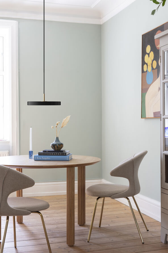 Asteria Mini black Ø 31 x 10,5 cm, 2. 7m cordset