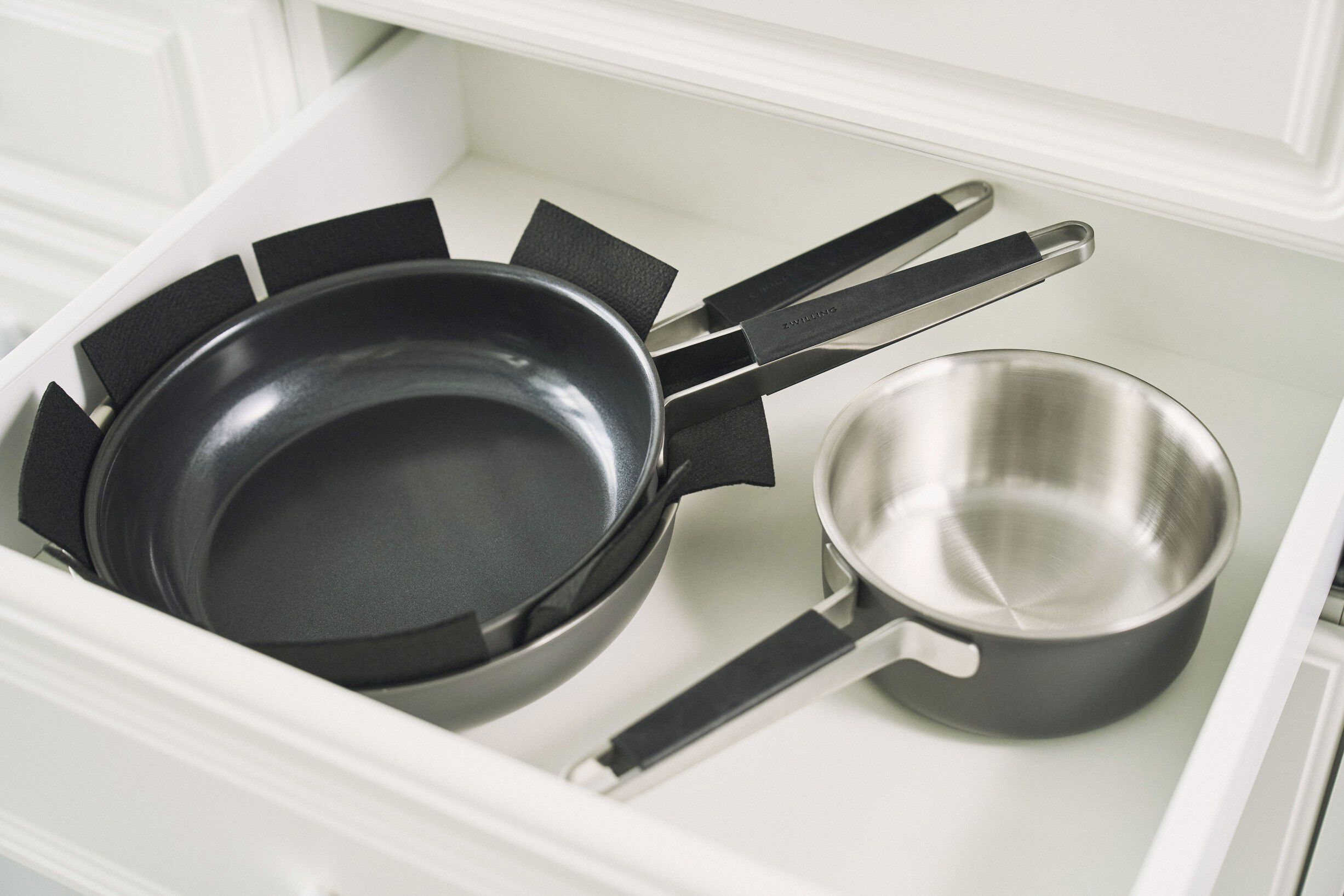 Stekpanna, 24 cm, 18/10 Rostfritt st&aring;l, Keramisk bel&auml;ggning