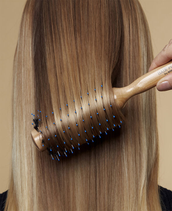 Hair Rituel by Sisley The Blow Dry Brush no. 1