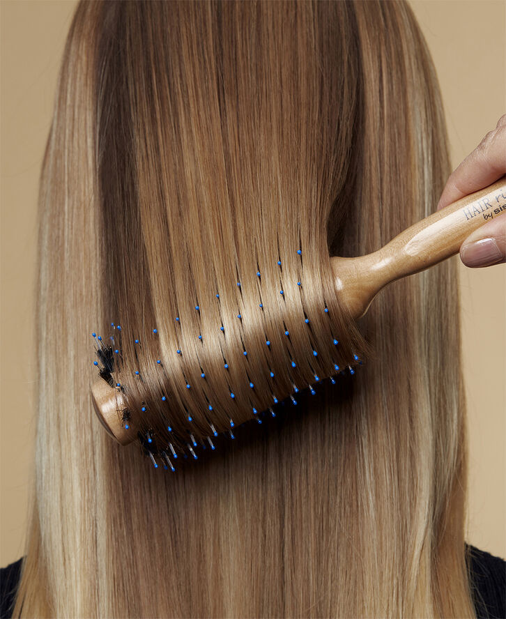 Hair Rituel by Sisley The Blow Dry Brush no. 1