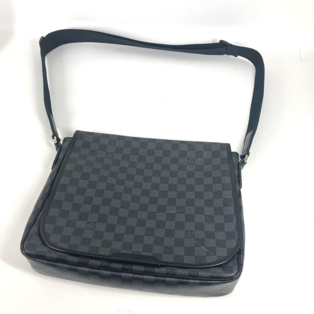 Louis Vuitton Messenger