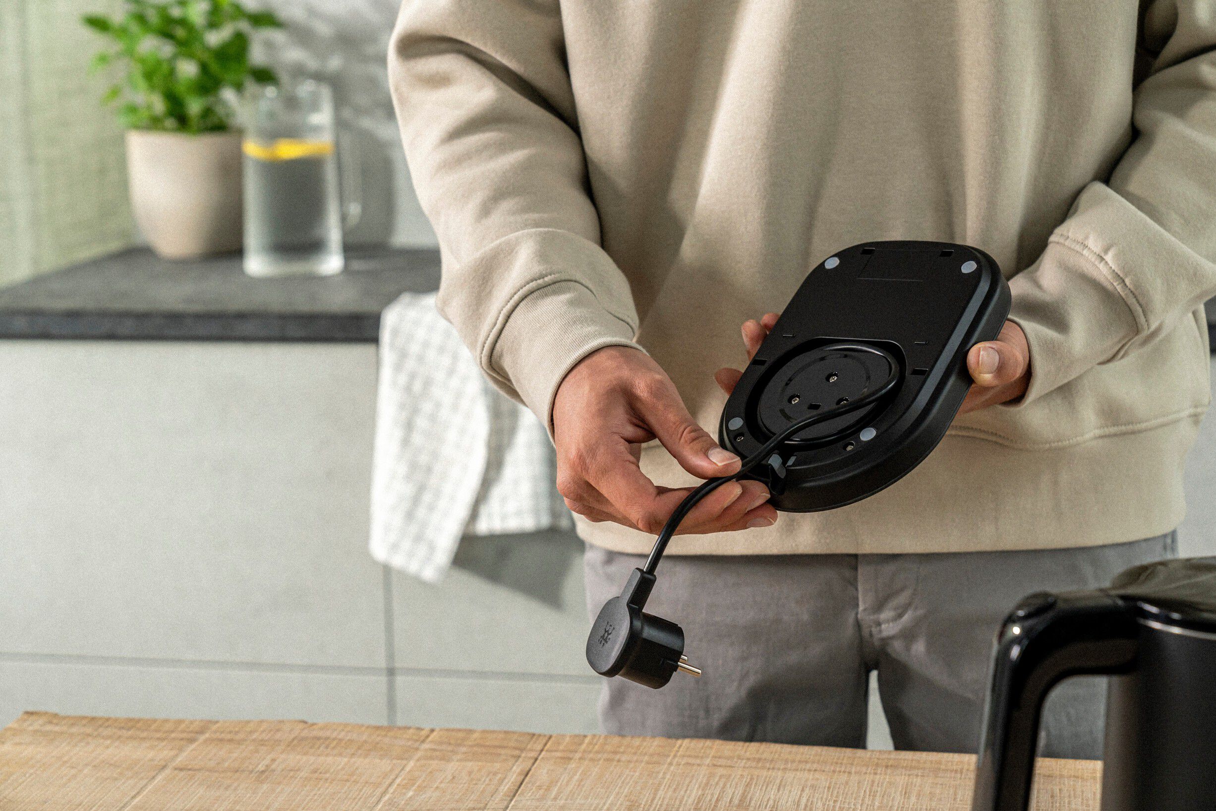 Enfinigy Elektrisk vattenkittel Pro, 1 l, Svart