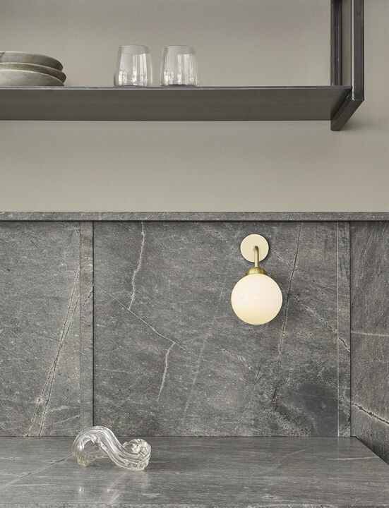 Apiales Wall, brushed brass / opal