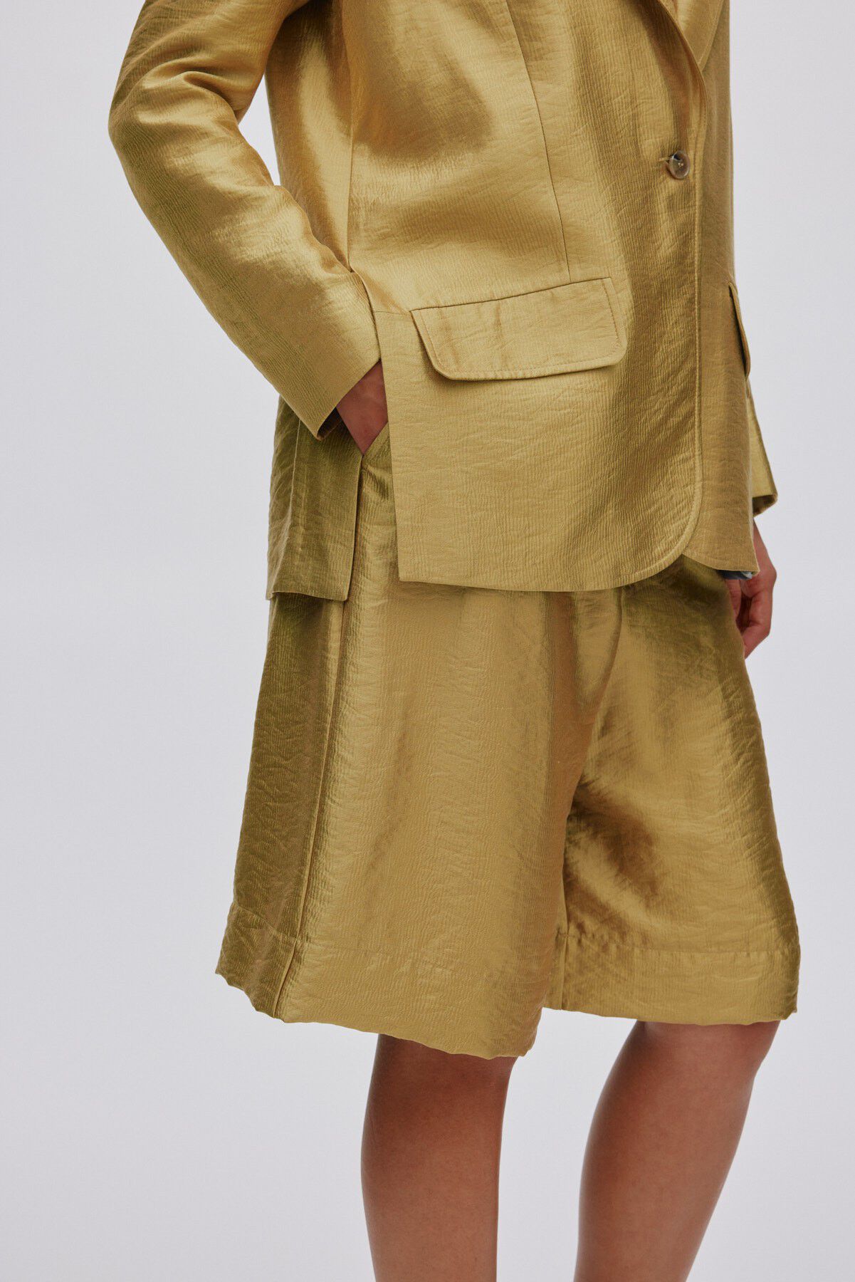 Woven gold shorts - Feliza