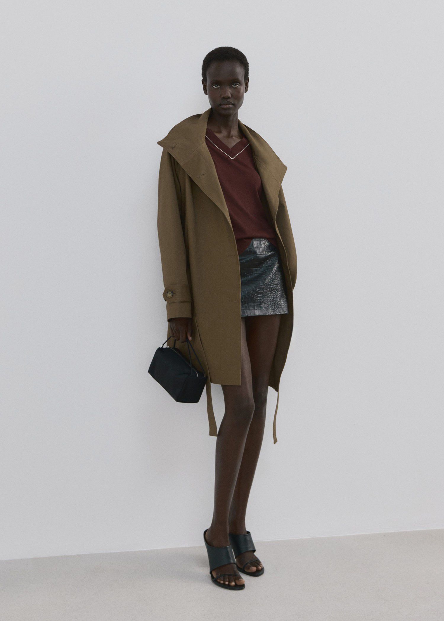 V-neck sweater with contrasting tri