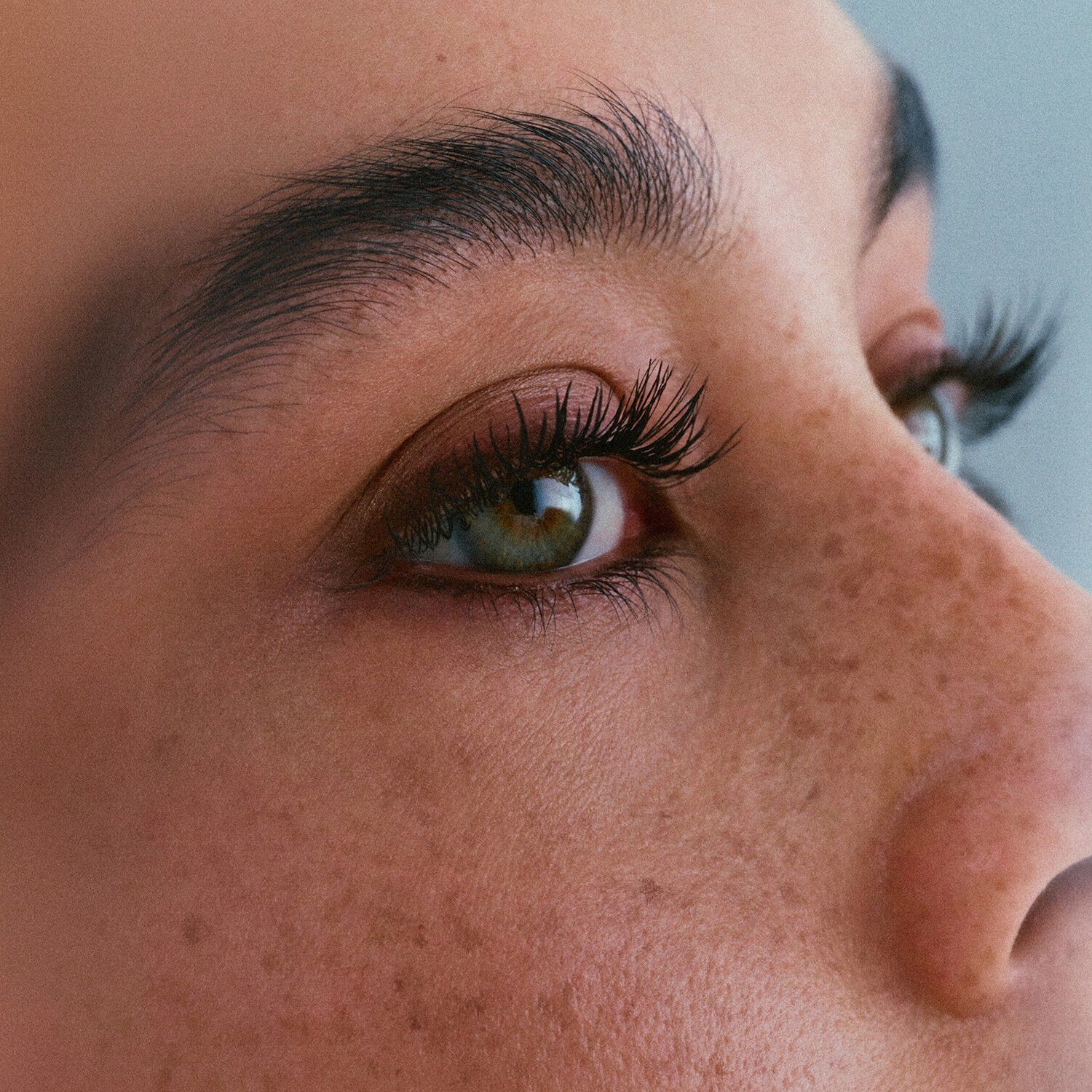 Soulgazer - F&ouml;rl&auml;ngande och lyftande mascara med peptider