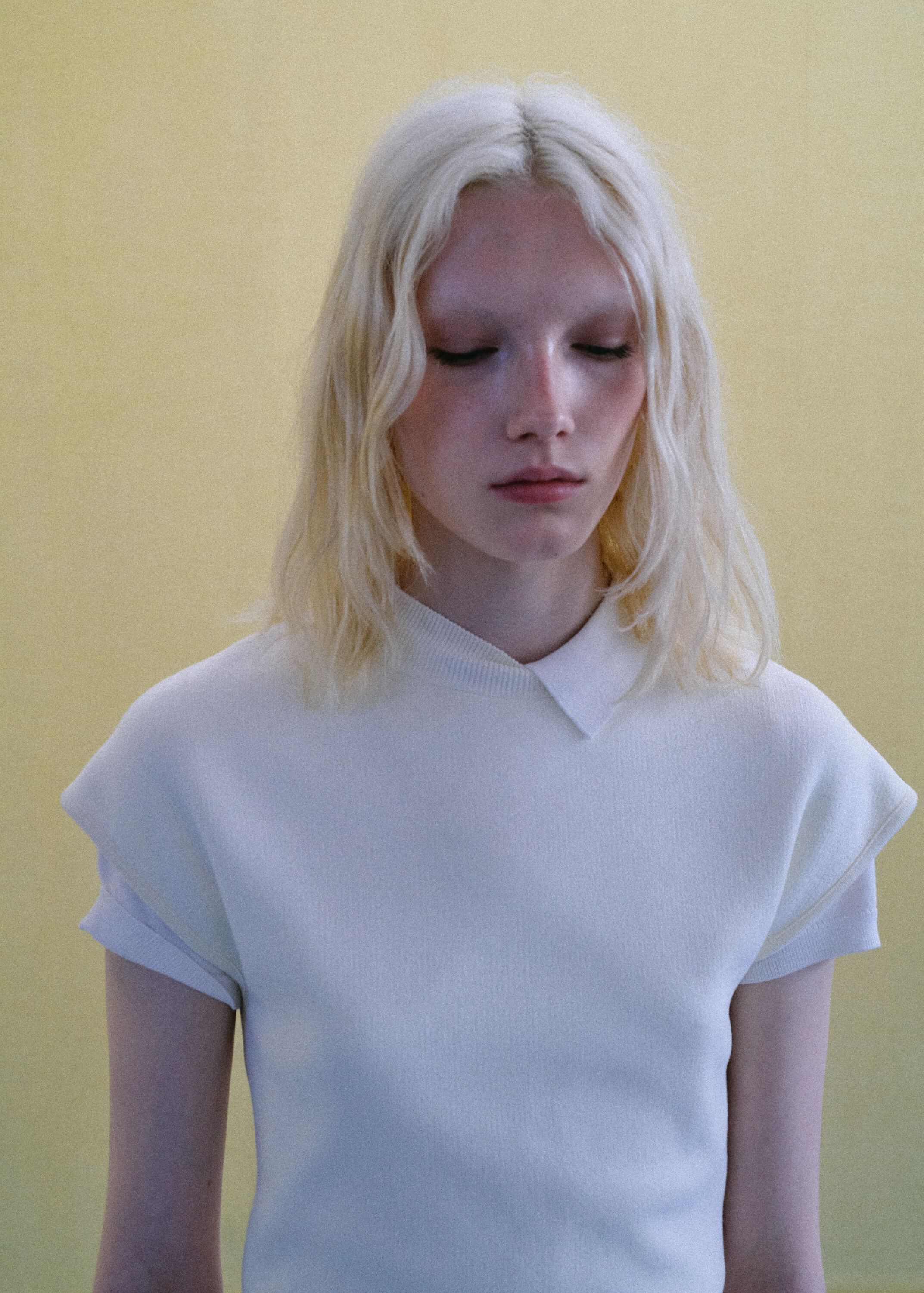 Short-sleeve funnel neck jumper