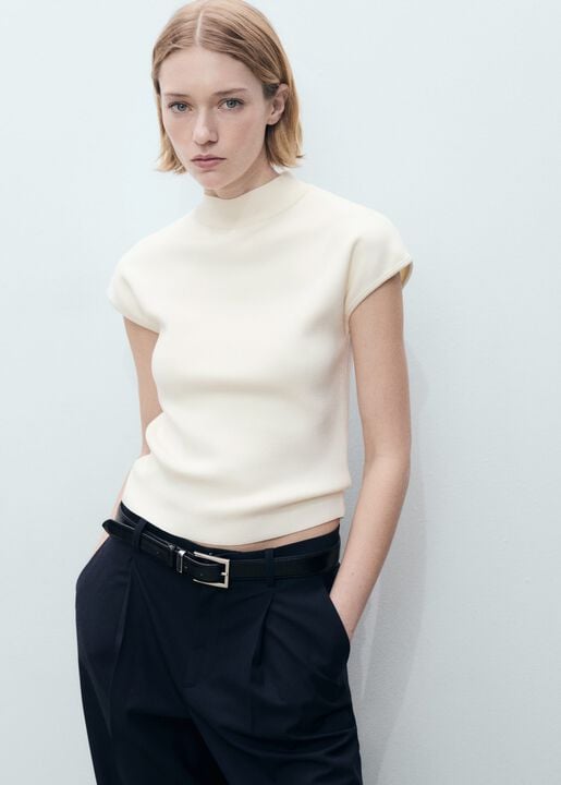 Short-sleeved fine-knit sweater
