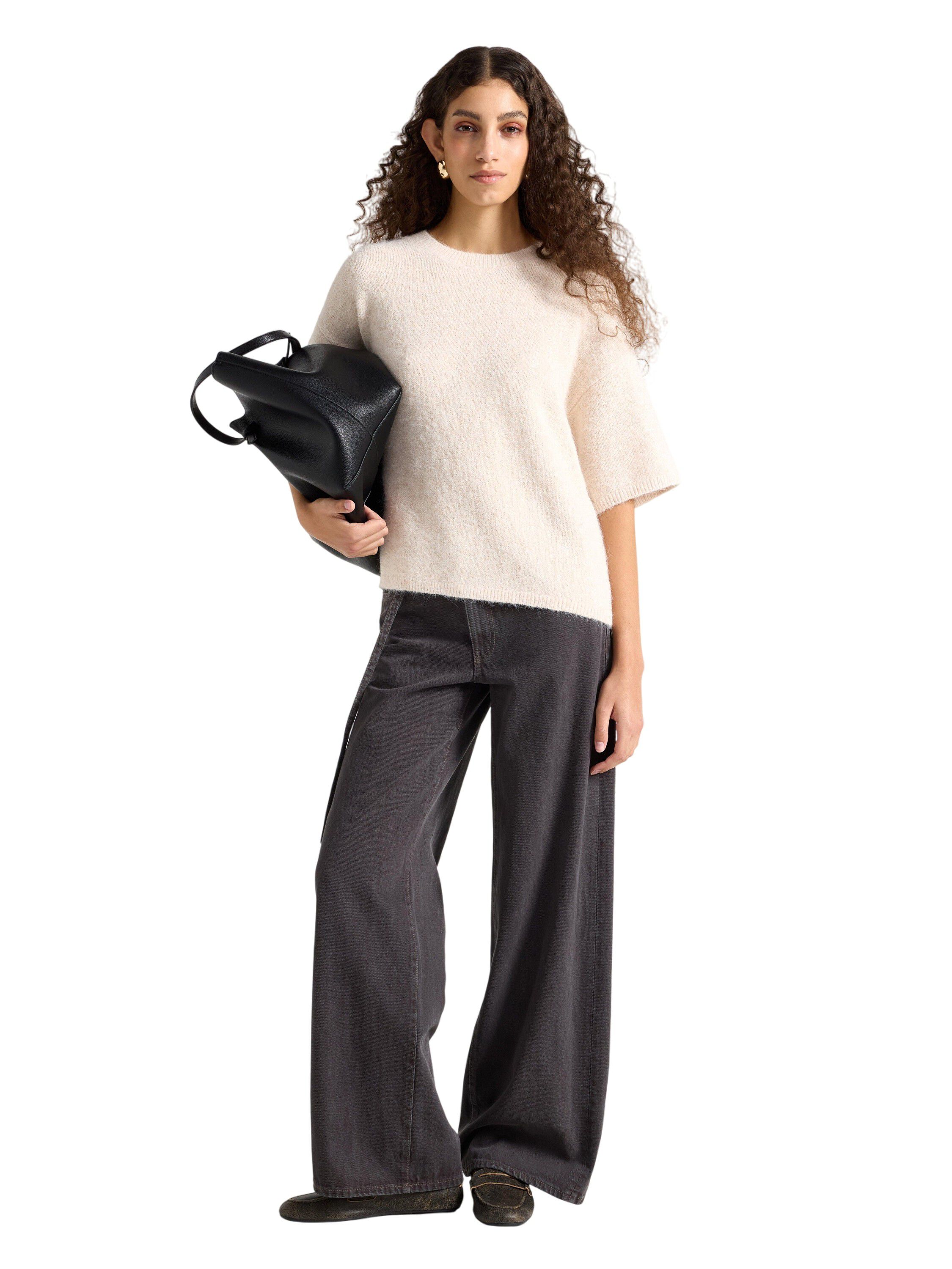 Strikket tr&oslash;je med korte &aelig;rmer og e