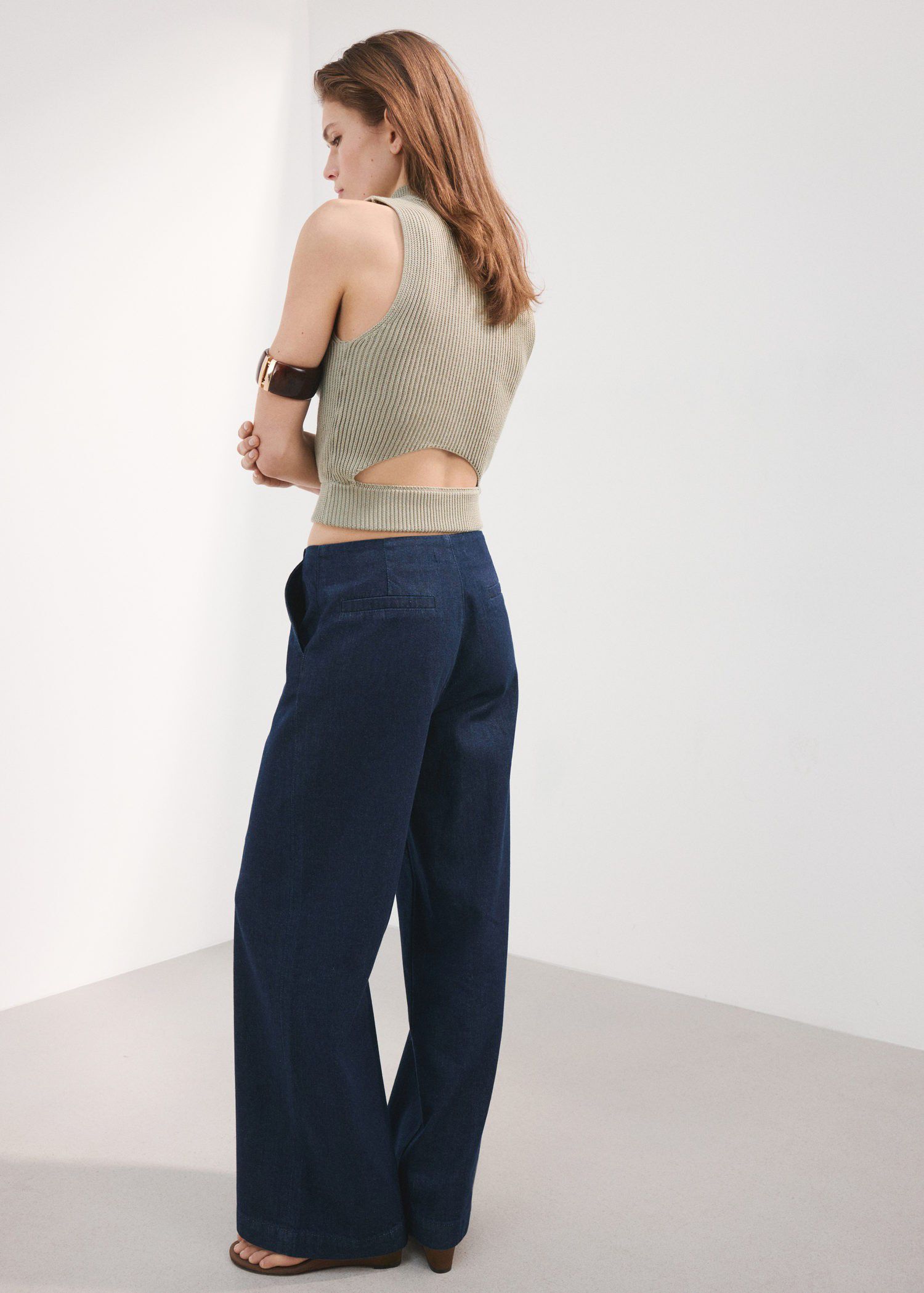 Wide leg mid-rise jeans