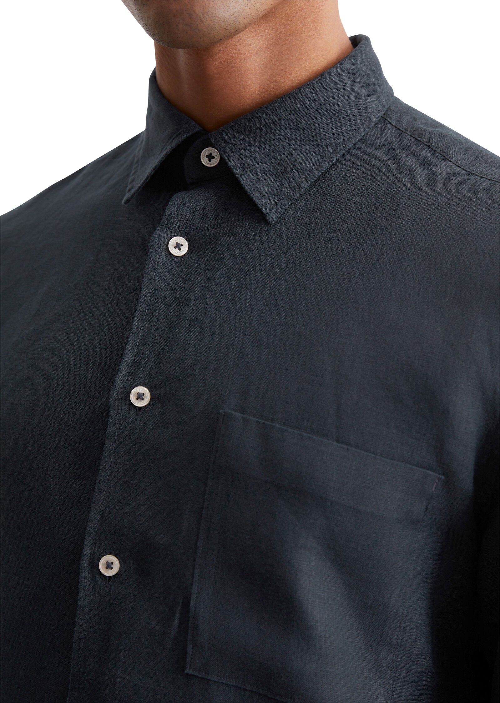 Kent collar, long sleeves, one rect
