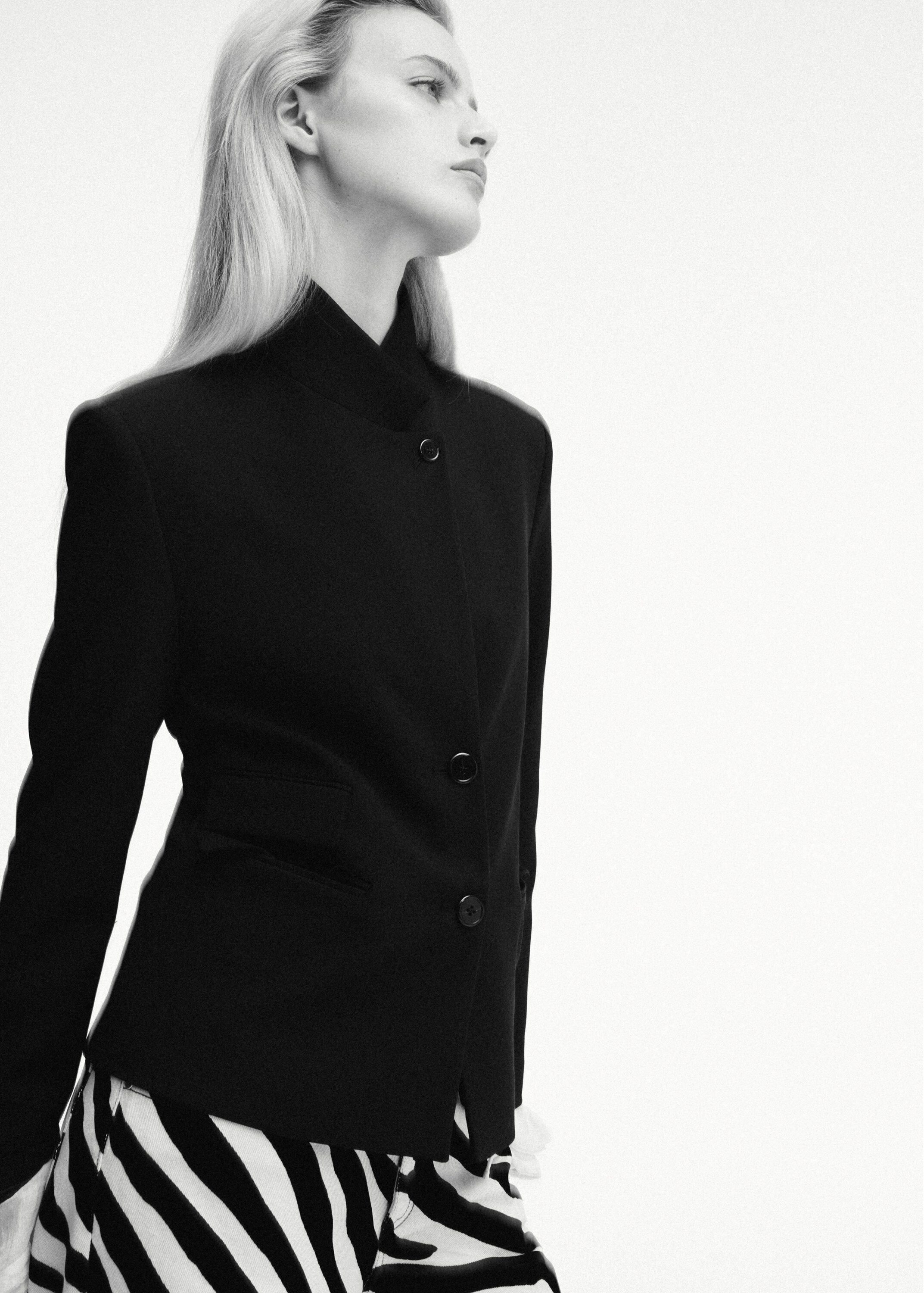 Straight-cut blazer with a high nec