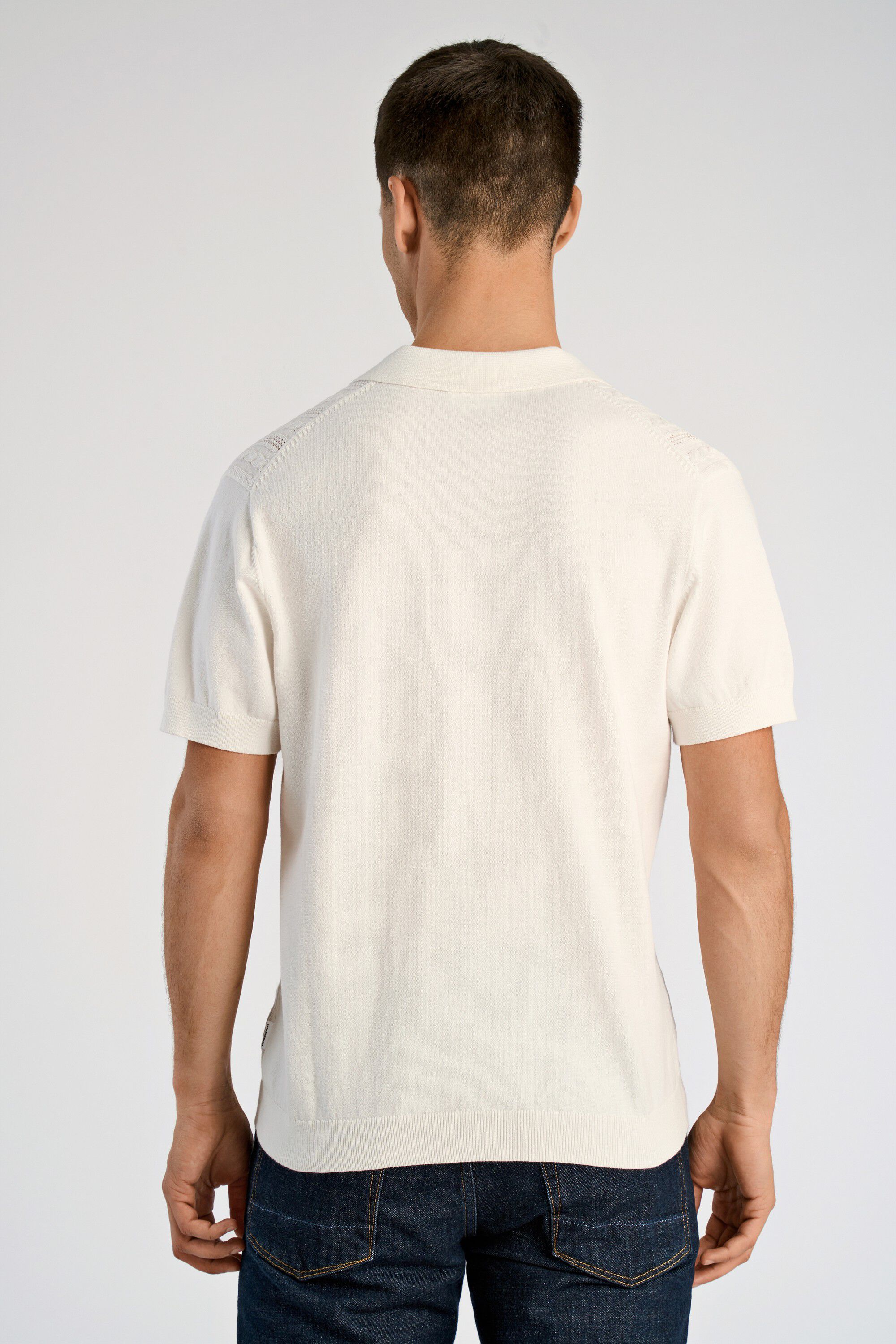 Knitted S/S cable v-neck polo
