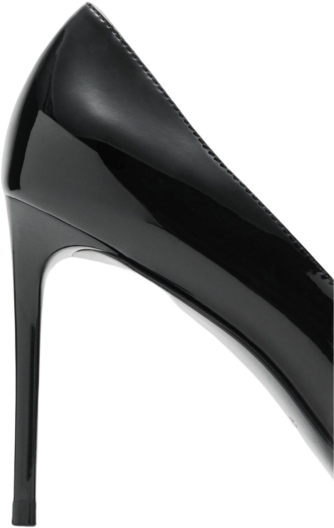 Patent leather heel shoes