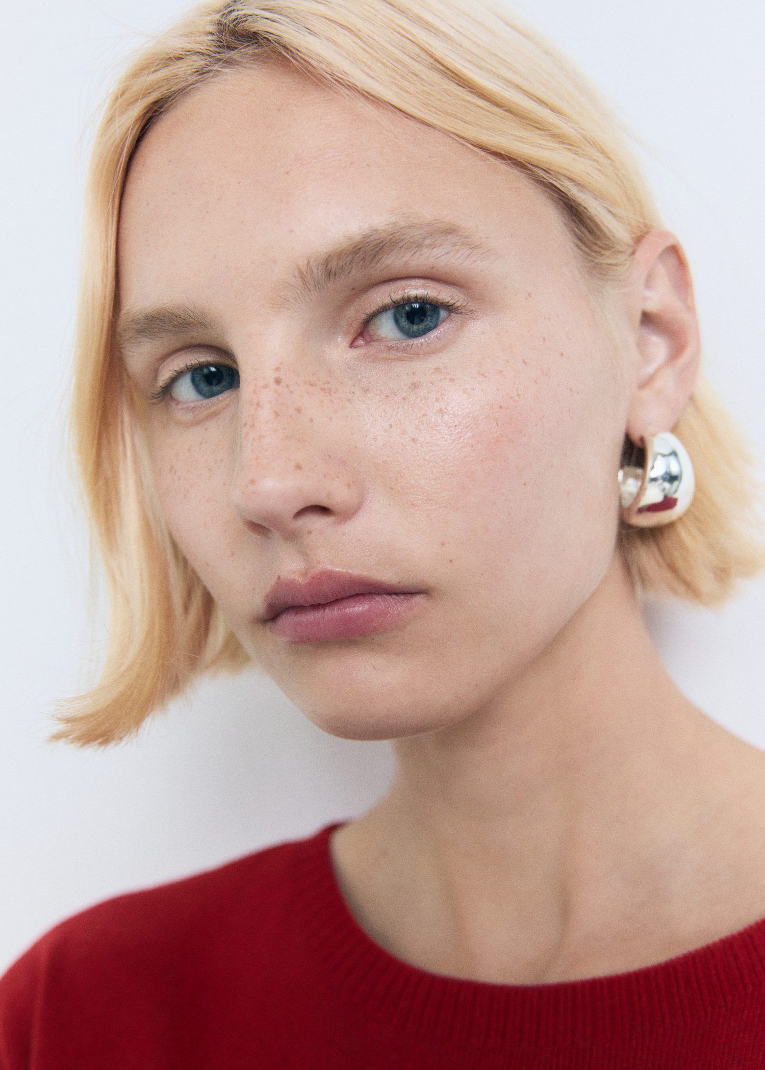 Sleeveless fine knit sweater