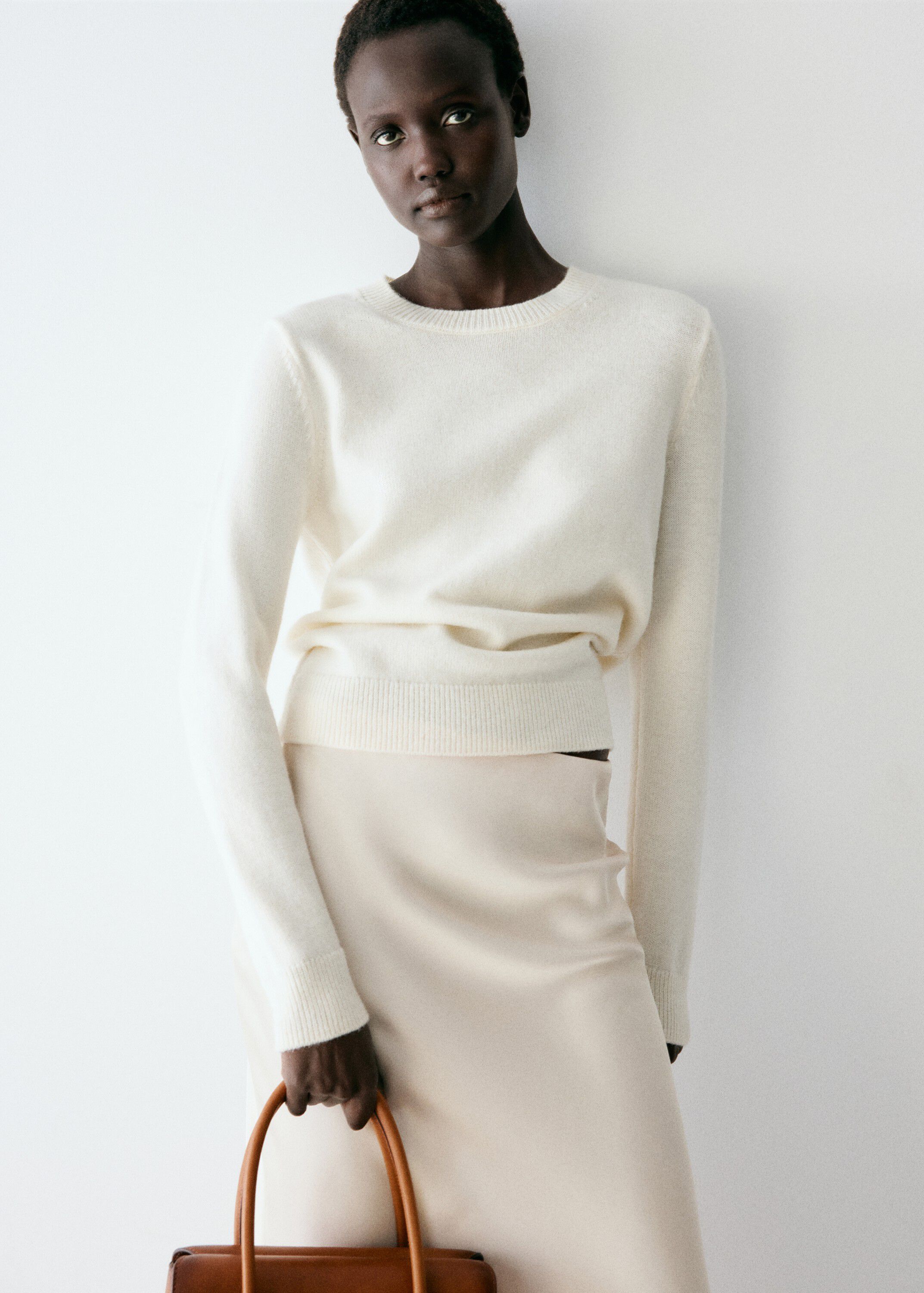 Round-neck knitted sweater