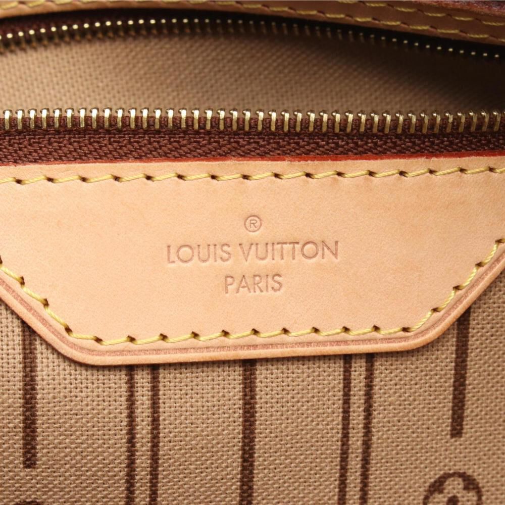Louis Vuitton Shoulder Bags