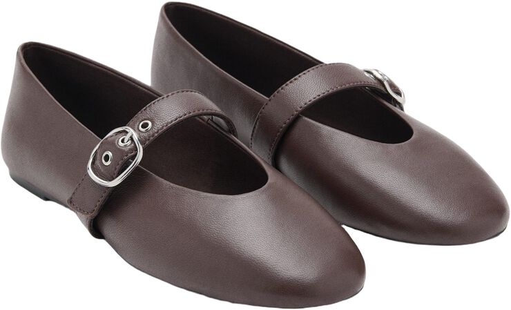 Leather ballerina with strap and bu