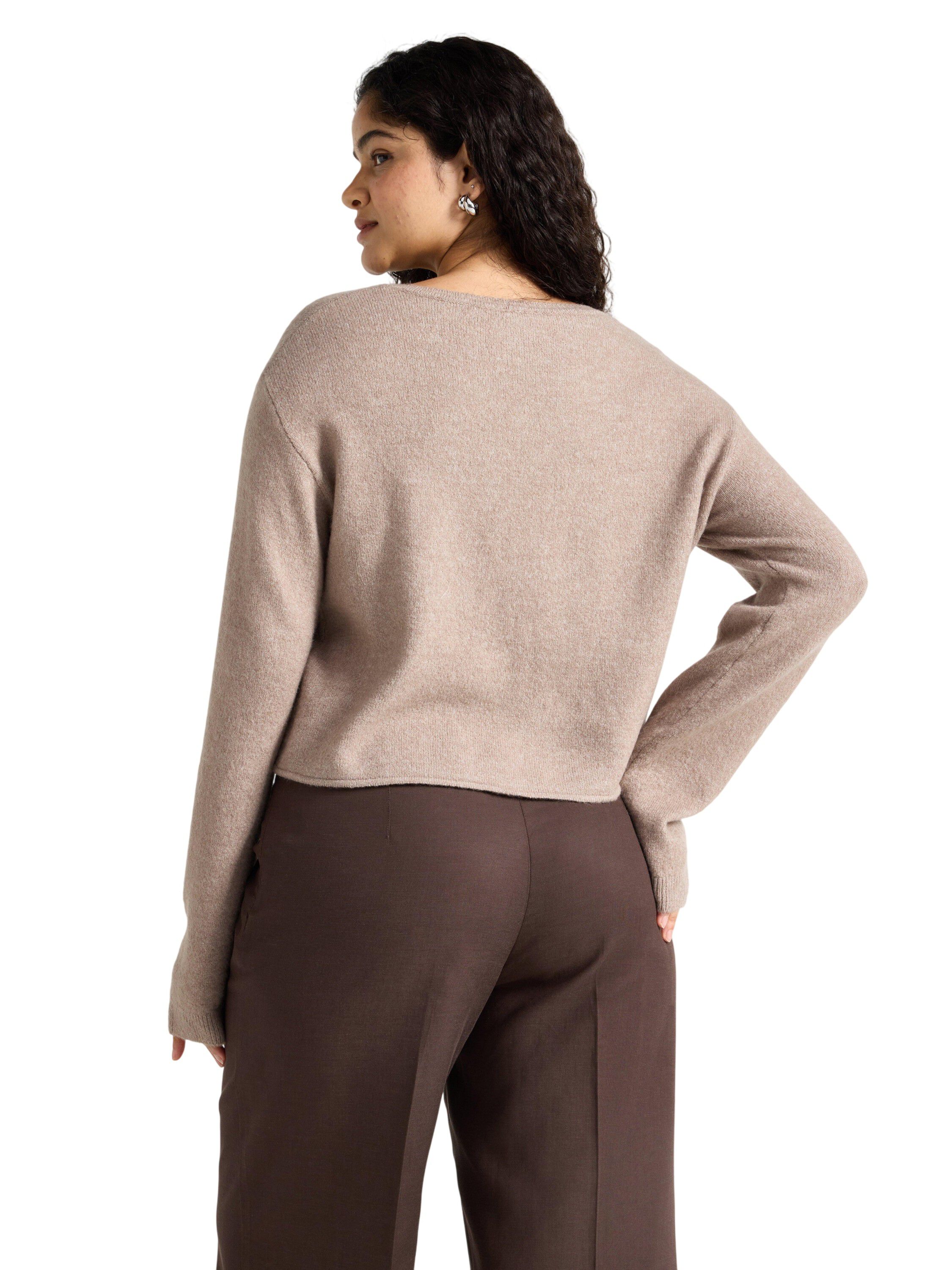 Myk, strikket cardigan med rund hal