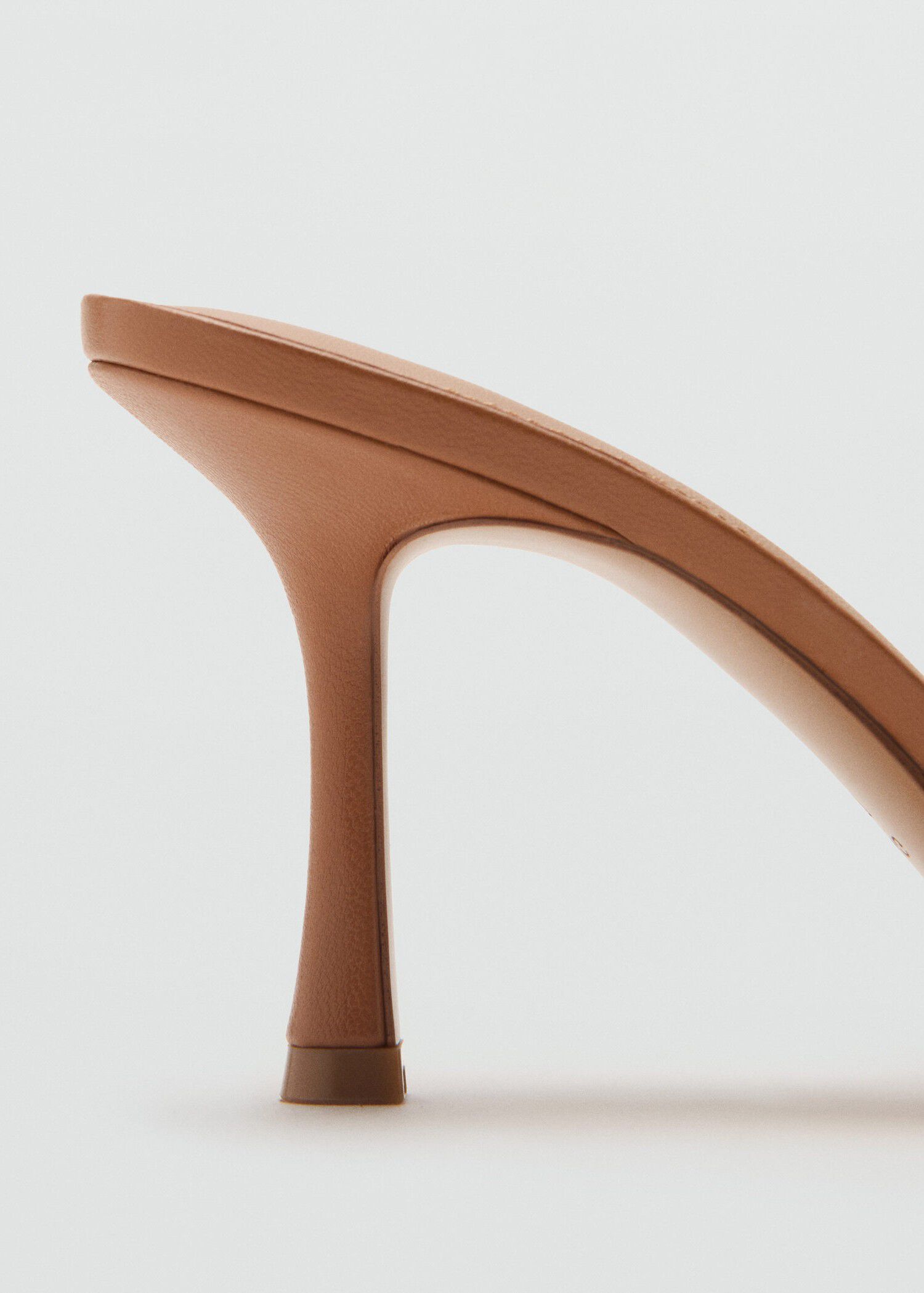 Pointed heel sandals