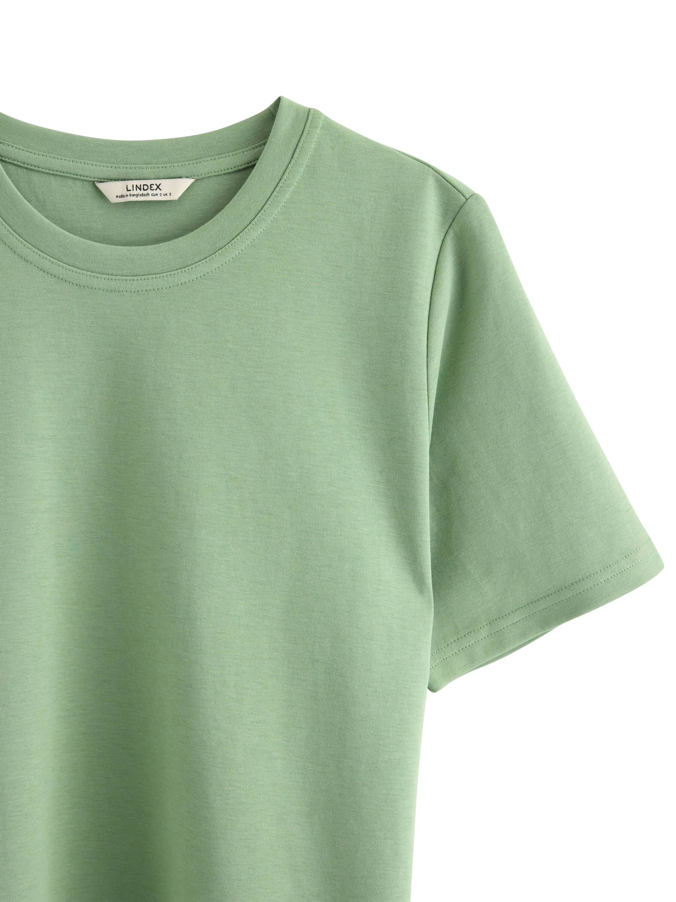 Kort&auml;rmad t-shirt i en n&aring;got krafti