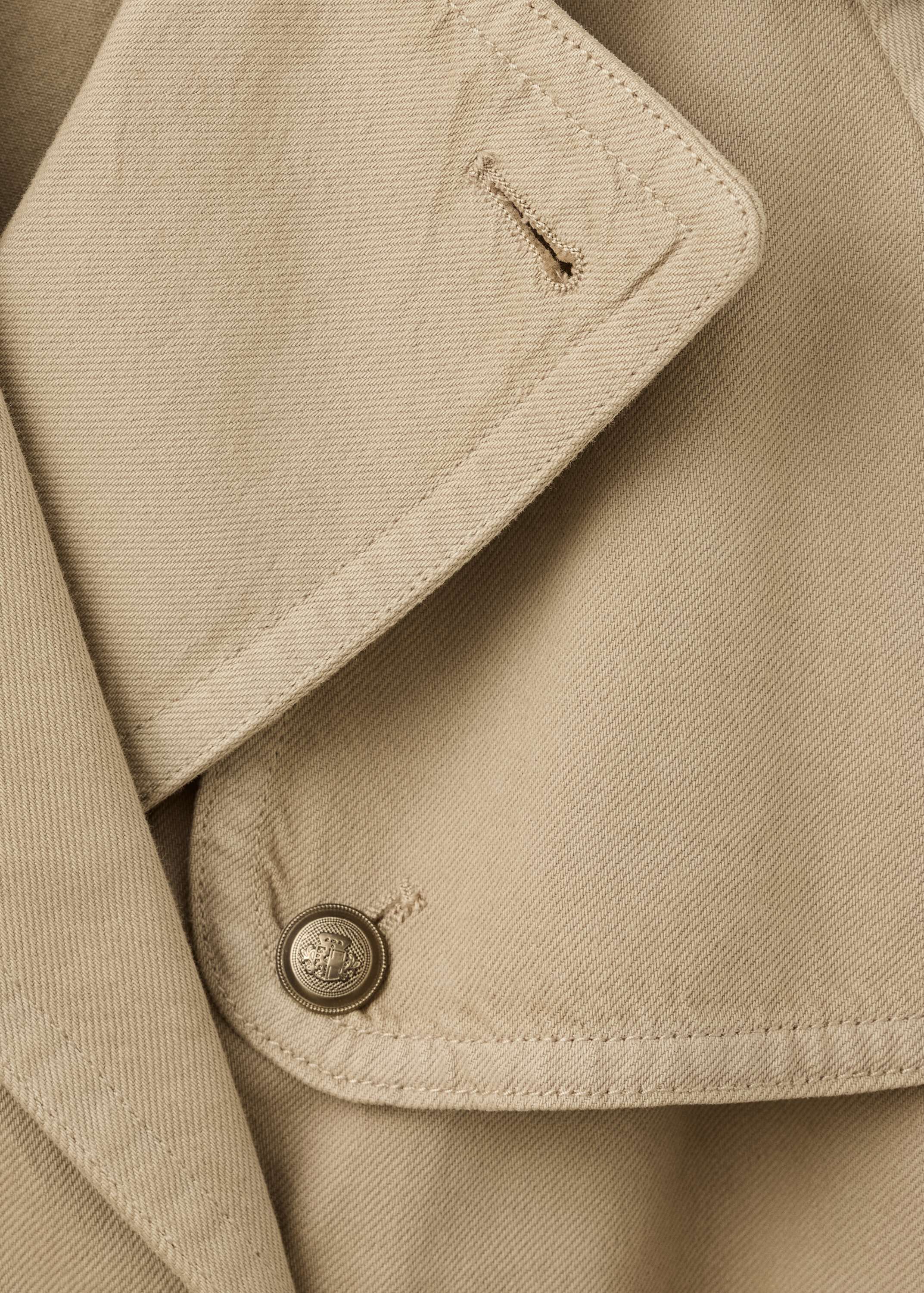 Fitted trench with belt