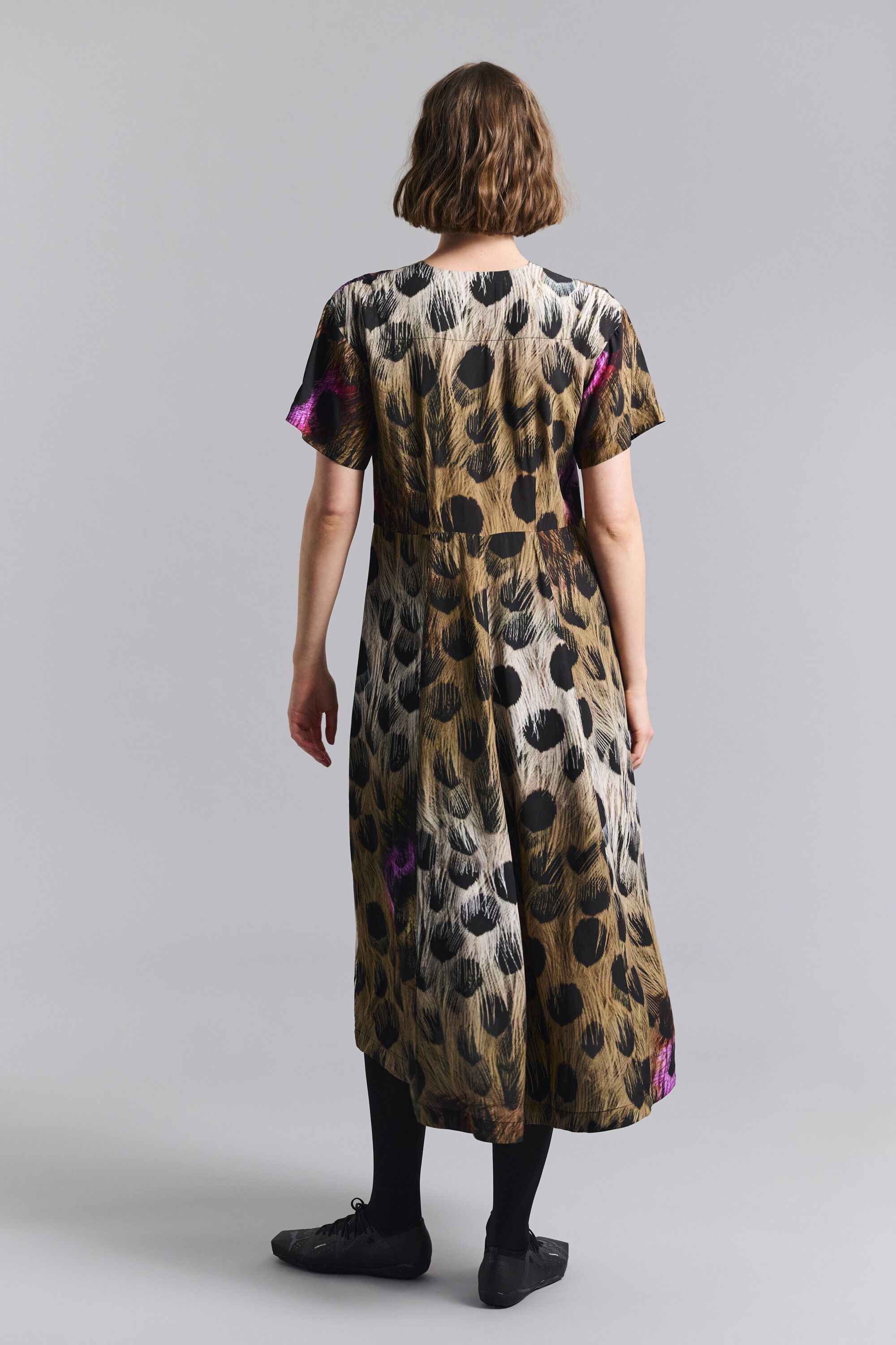 Haru kort&aelig;rmet kjole