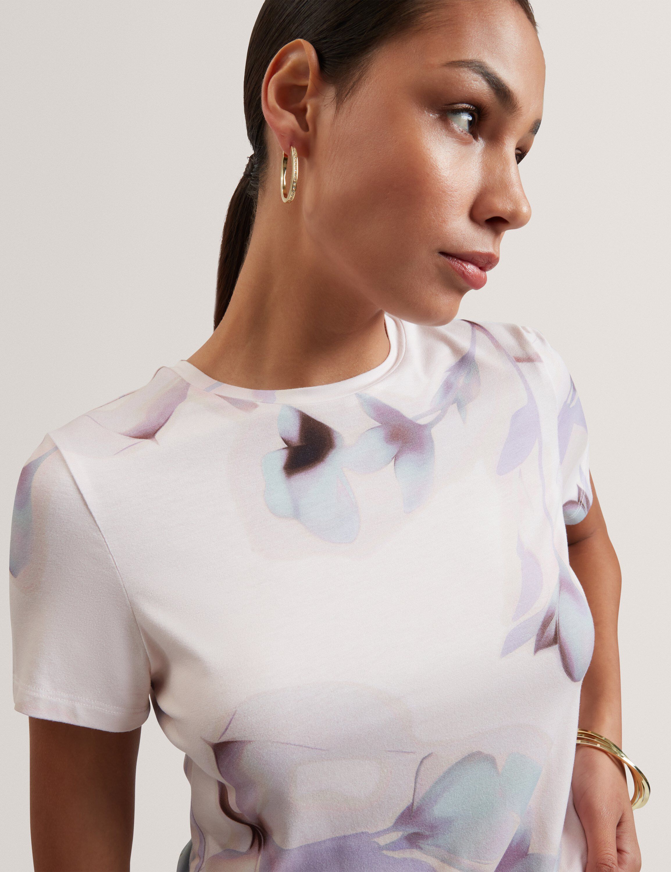 VELLEY Printed Fitted Tee