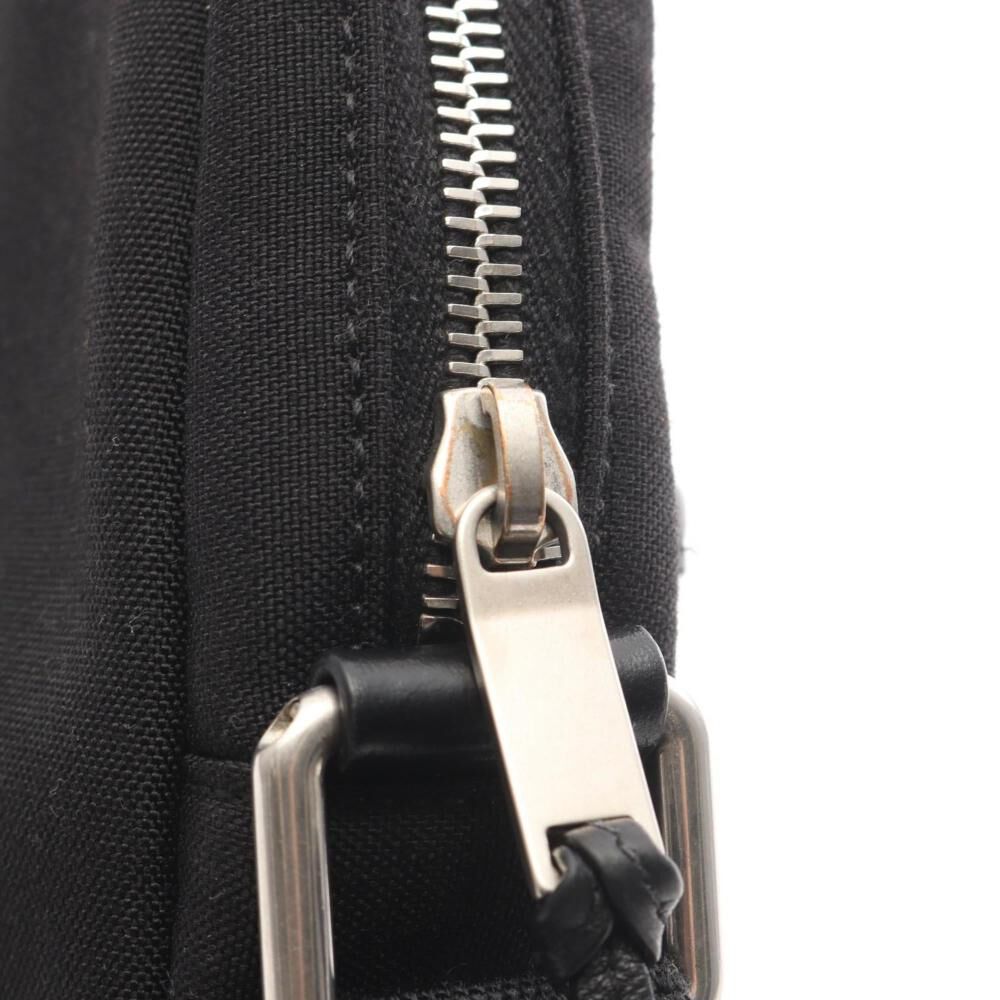 Yves Saint Laurent Shoulder Bag