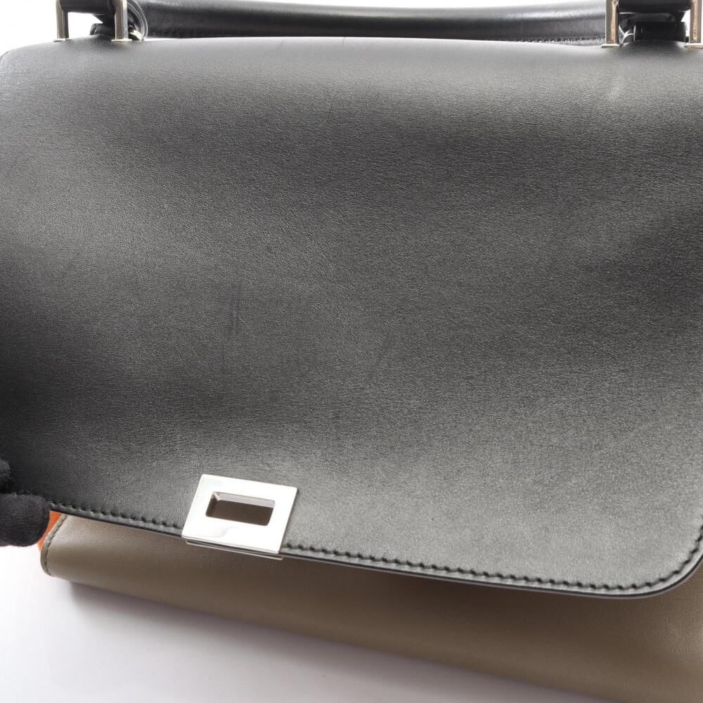 C&eacute;line Trapeze