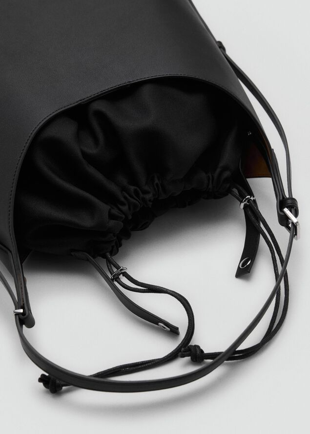 Shopper bag with buckle