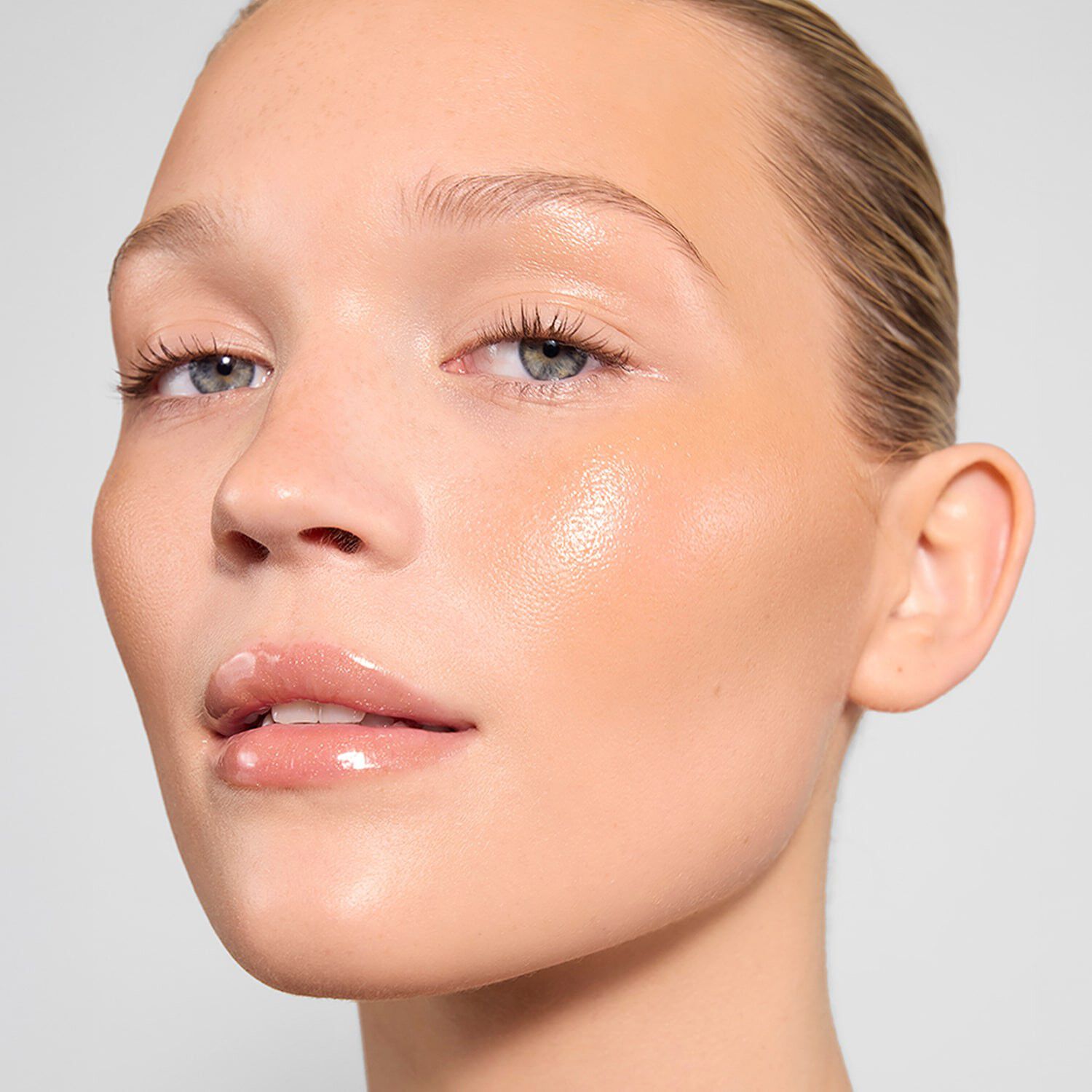 Gloss Highlighter - Flytande highlighter som inte klibbar