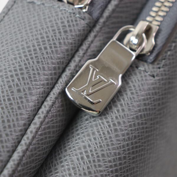 Louis Vuitton Taiga Kendall