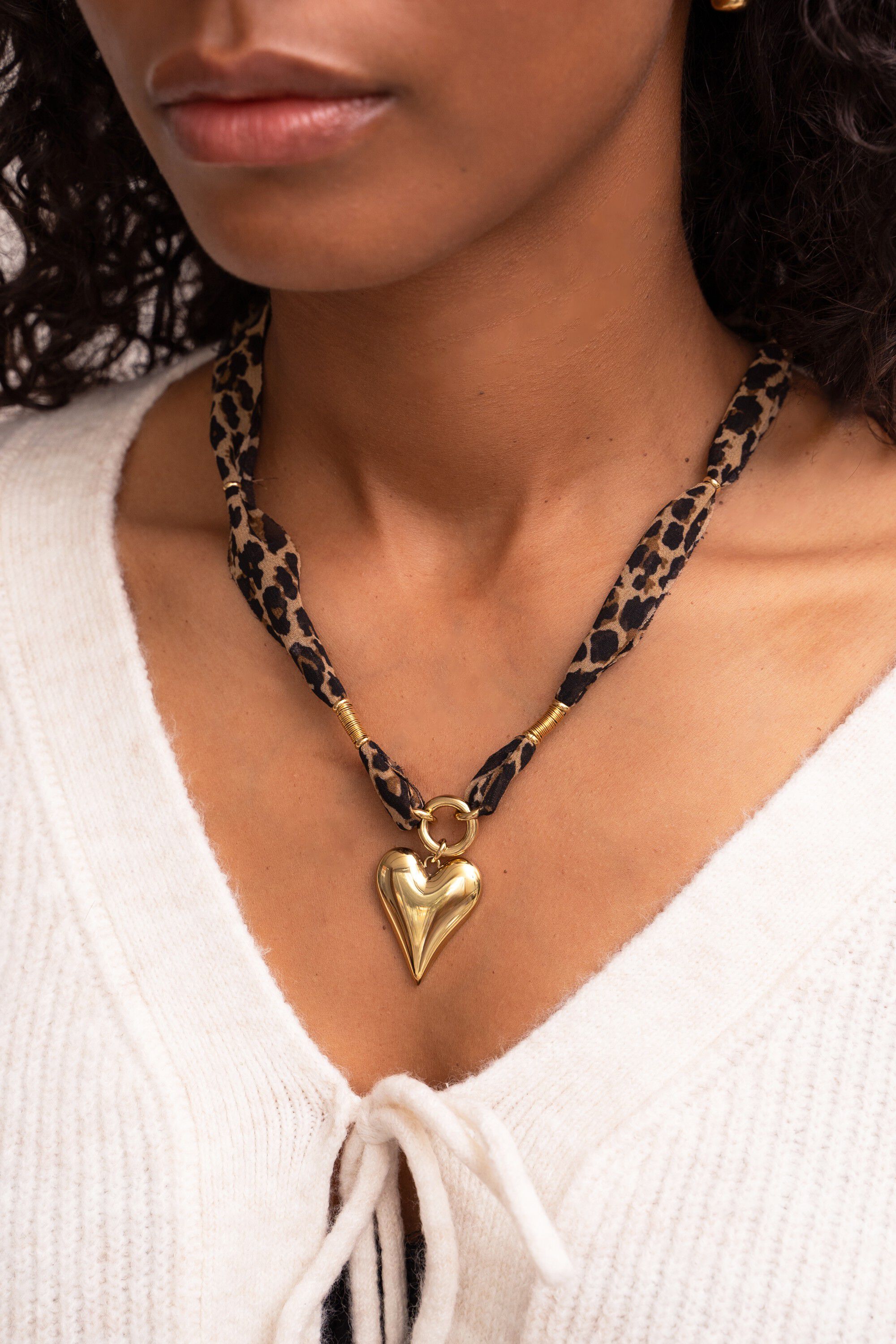 Necklace leopard cord heart