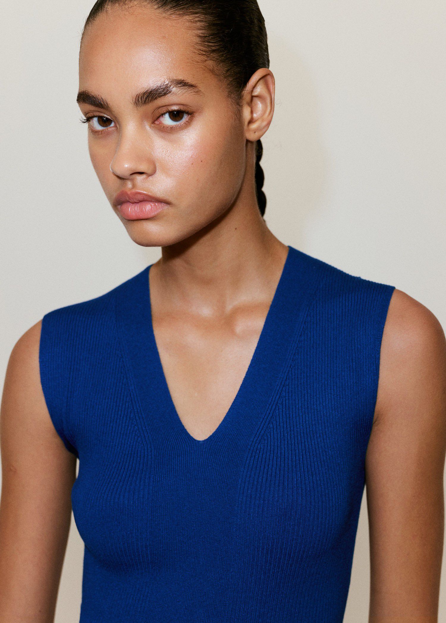 V-neck knitted dress