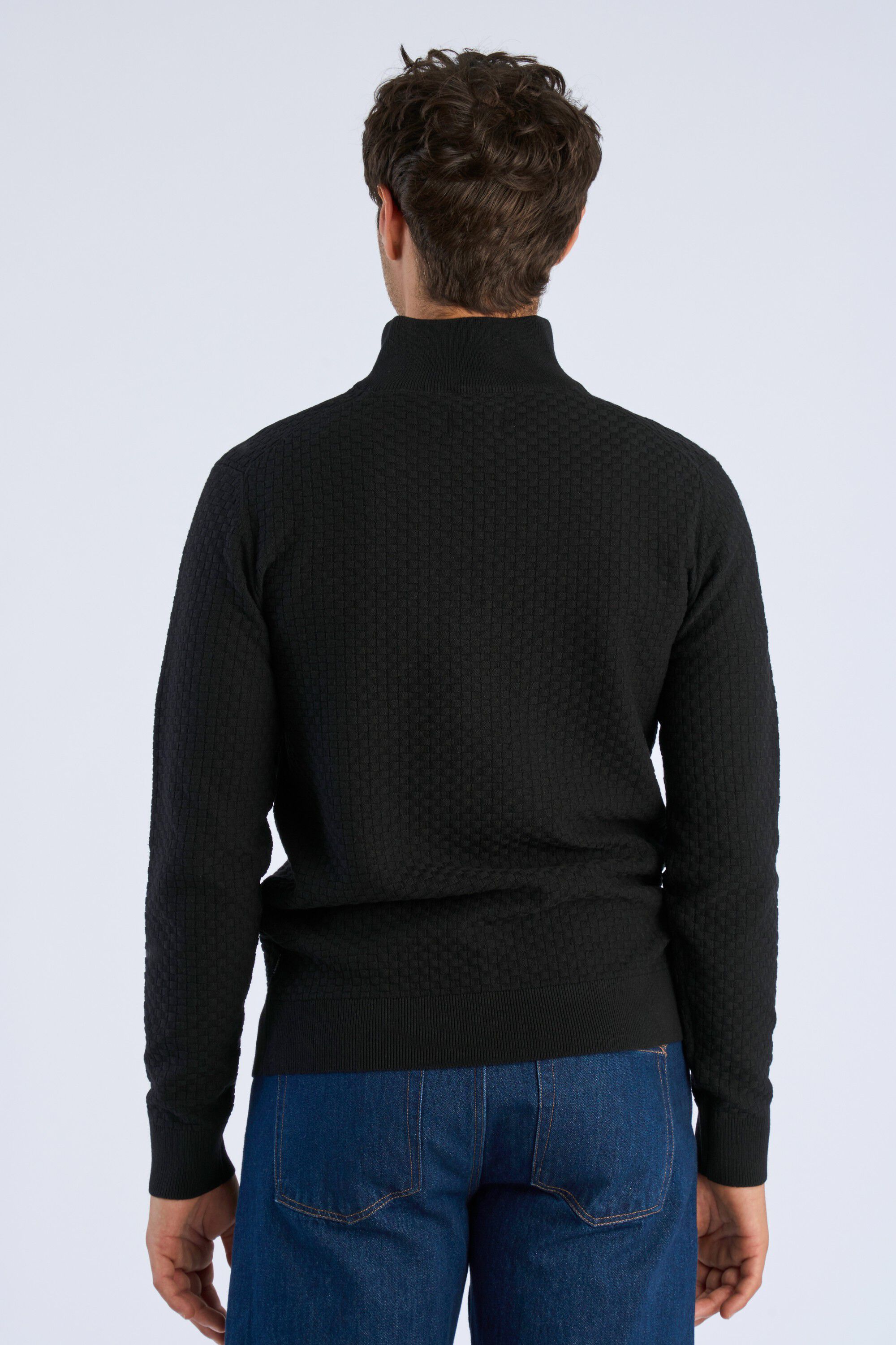 Structure half zip