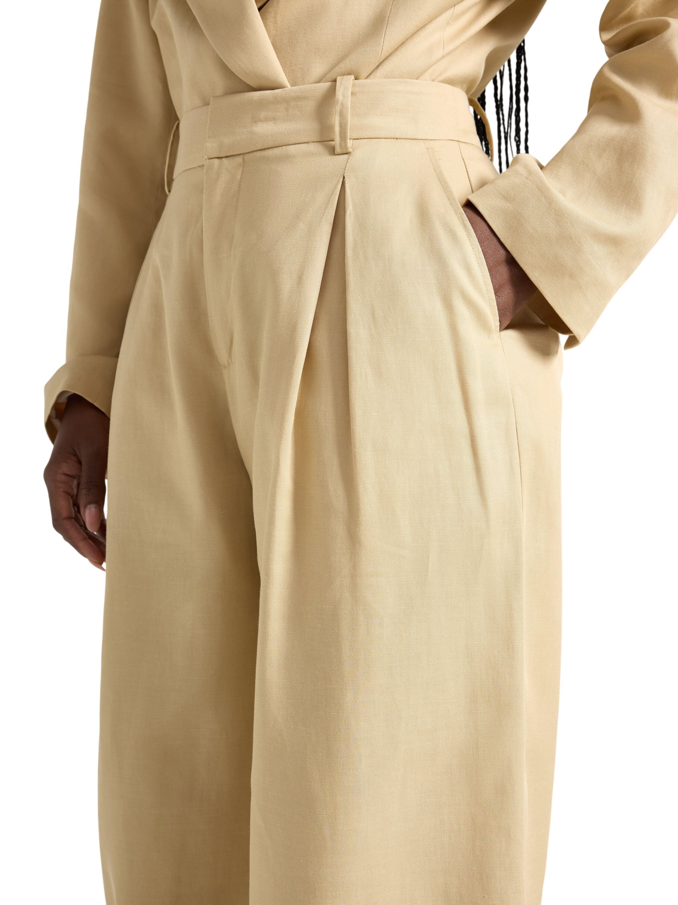 Bukser med medium h&oslash;y midje og ekst