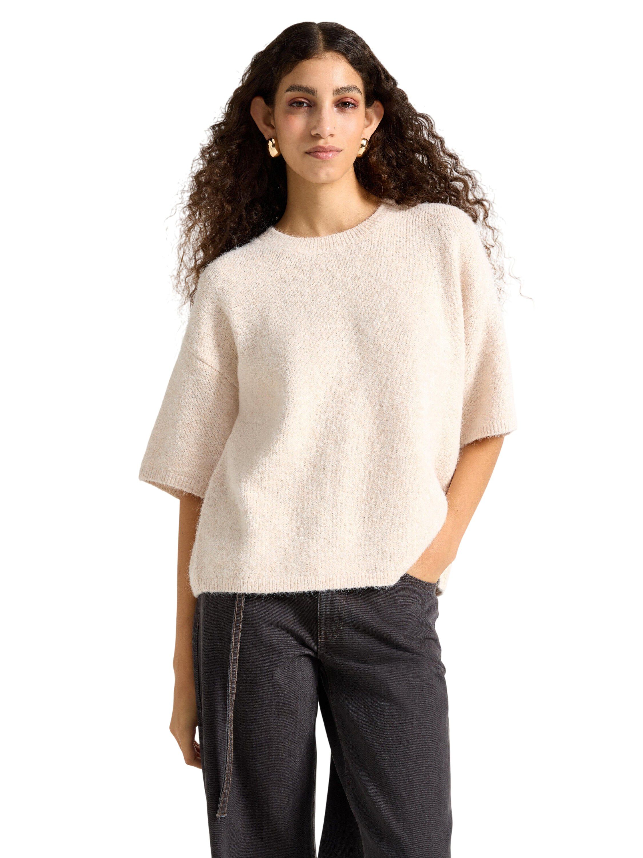 Strikket tr&oslash;je med korte &aelig;rmer og e