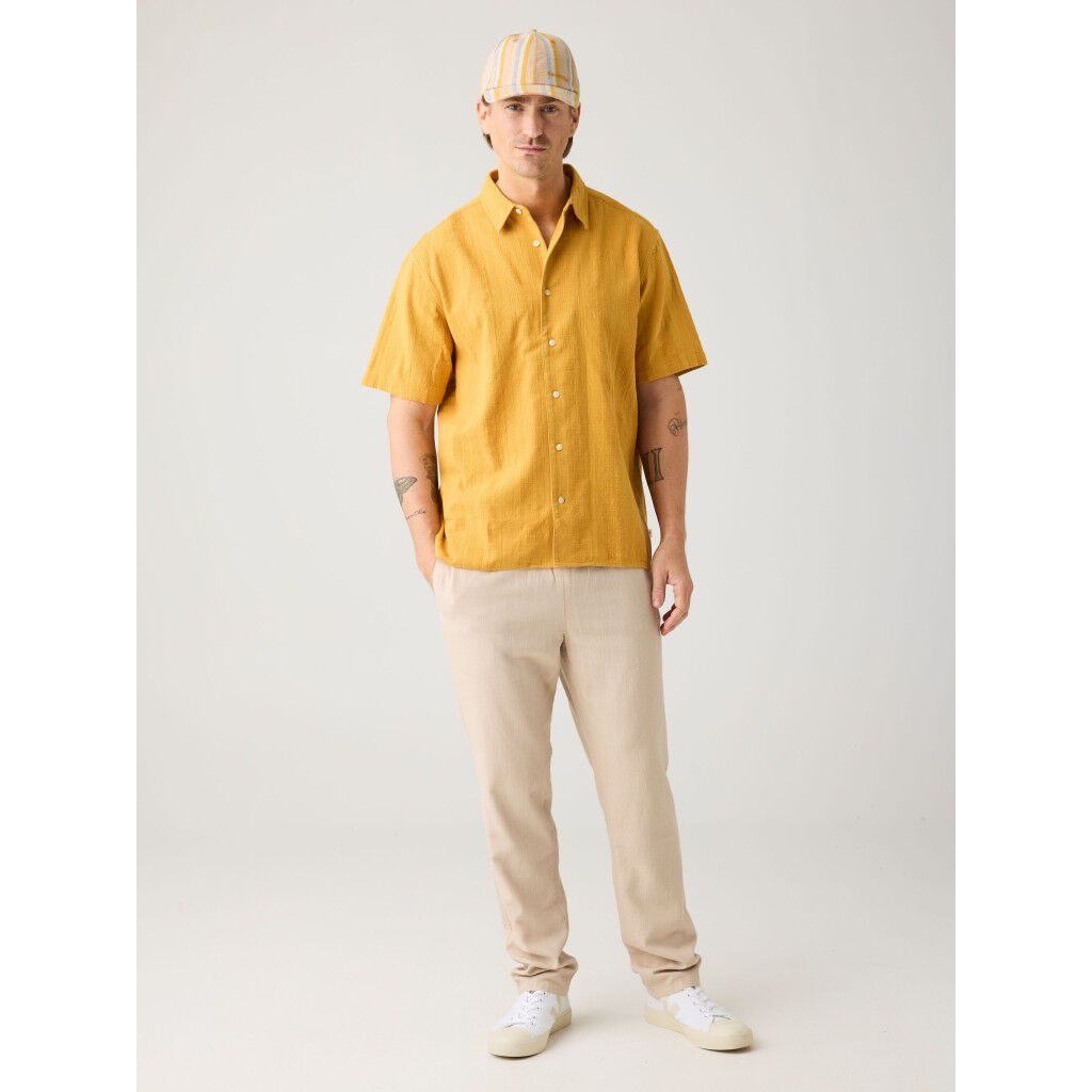 Relaxed structure short sleeve shirt