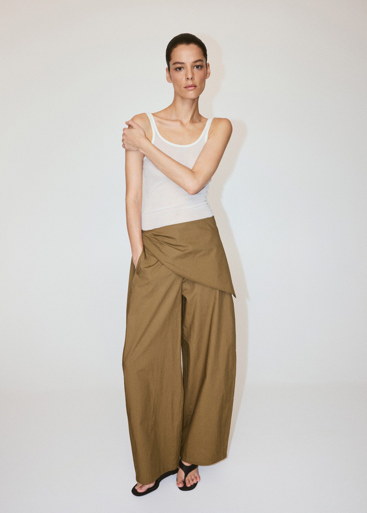 Straight-leg trousers with detachab