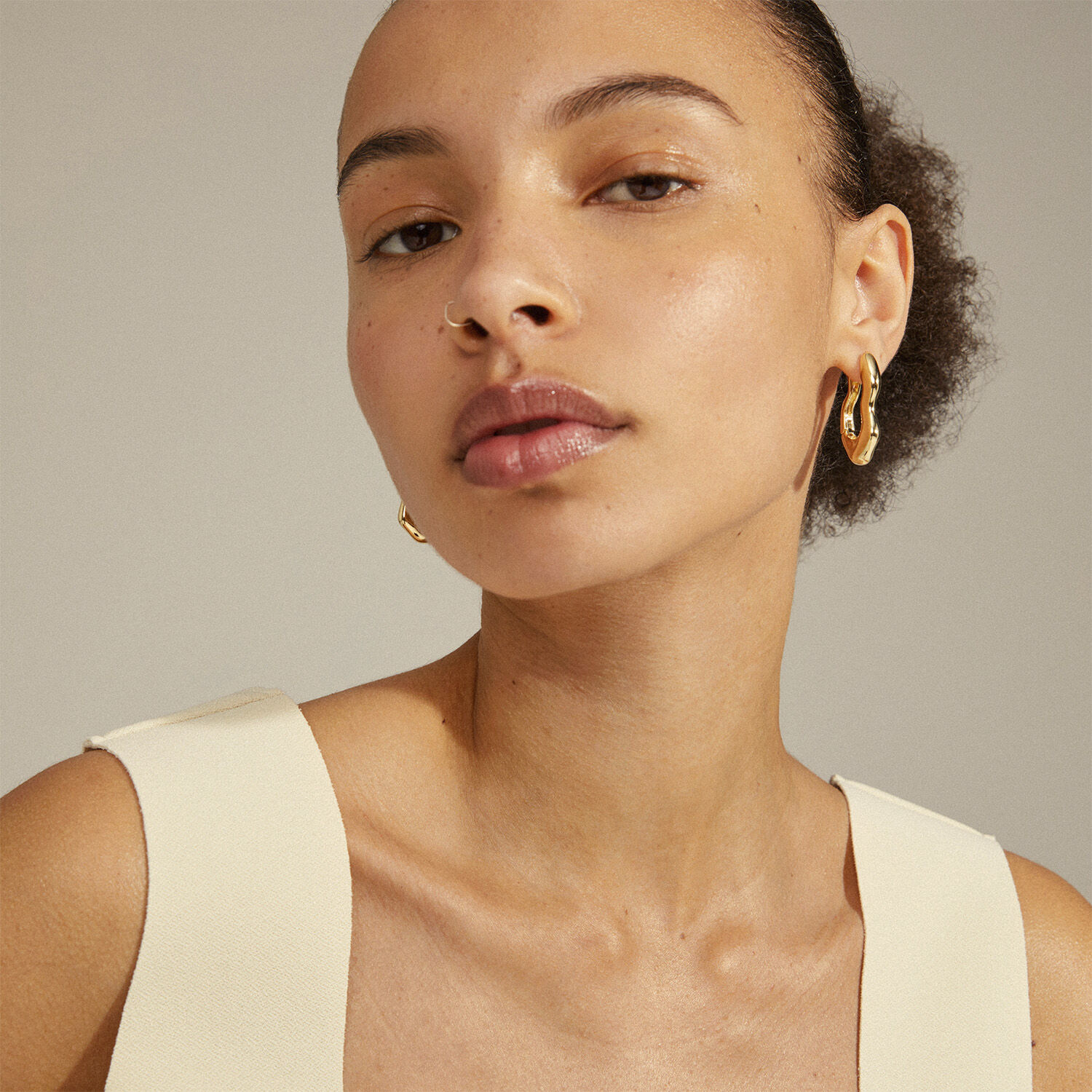 LOULIA recycled wavy earrings gold-plated