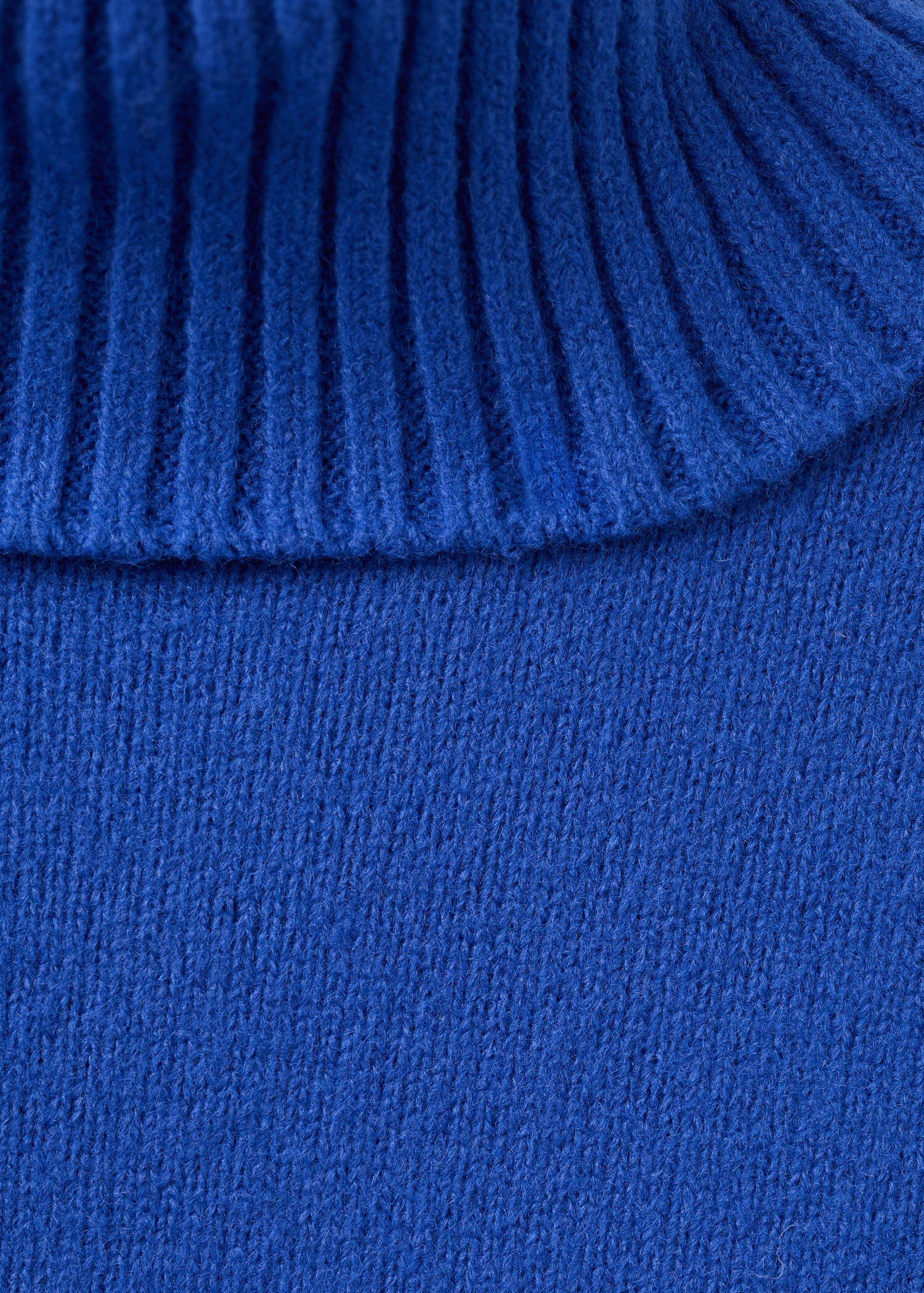 Turtleneck knitted sweater