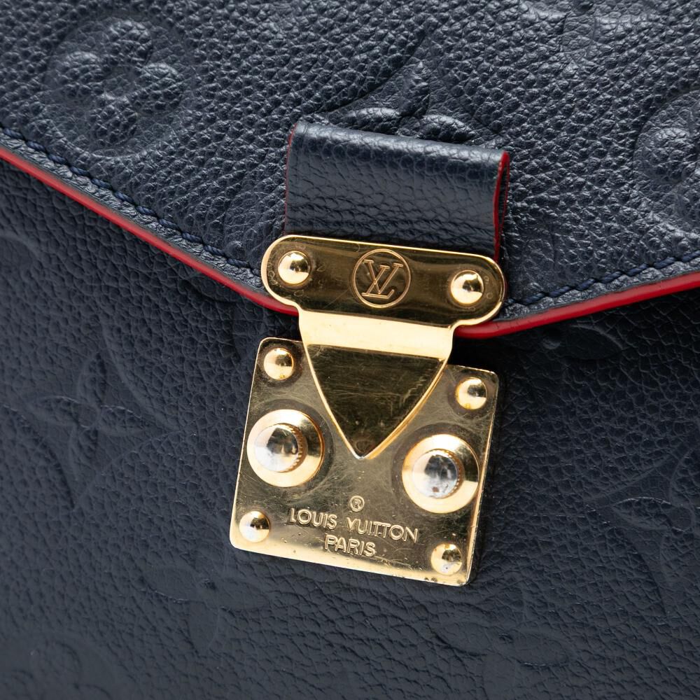 Louis Vuitton Shoulder Bags